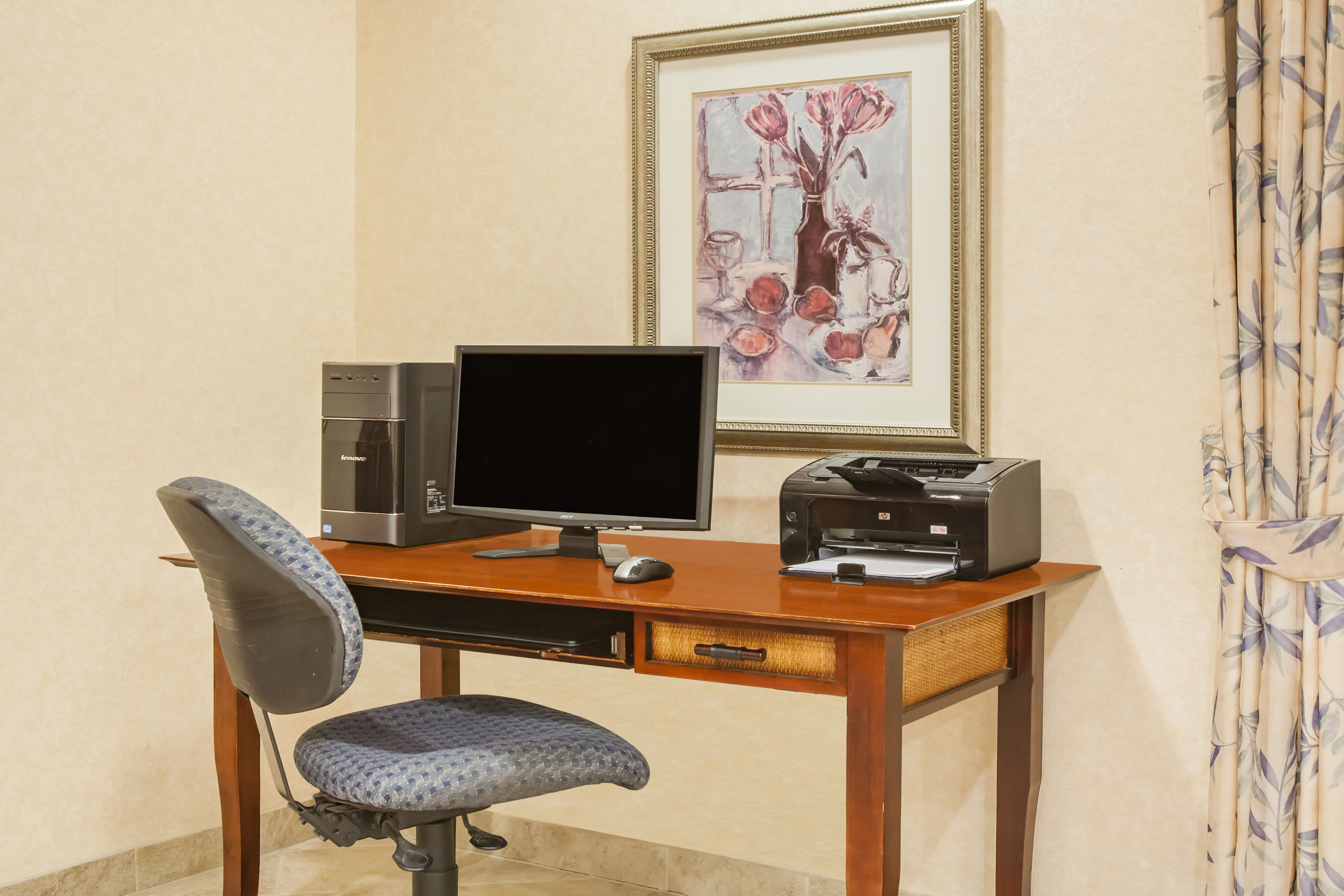 Baymont by Wyndham Hot Springs On the Lake business center in Hot Springs, Arkansas