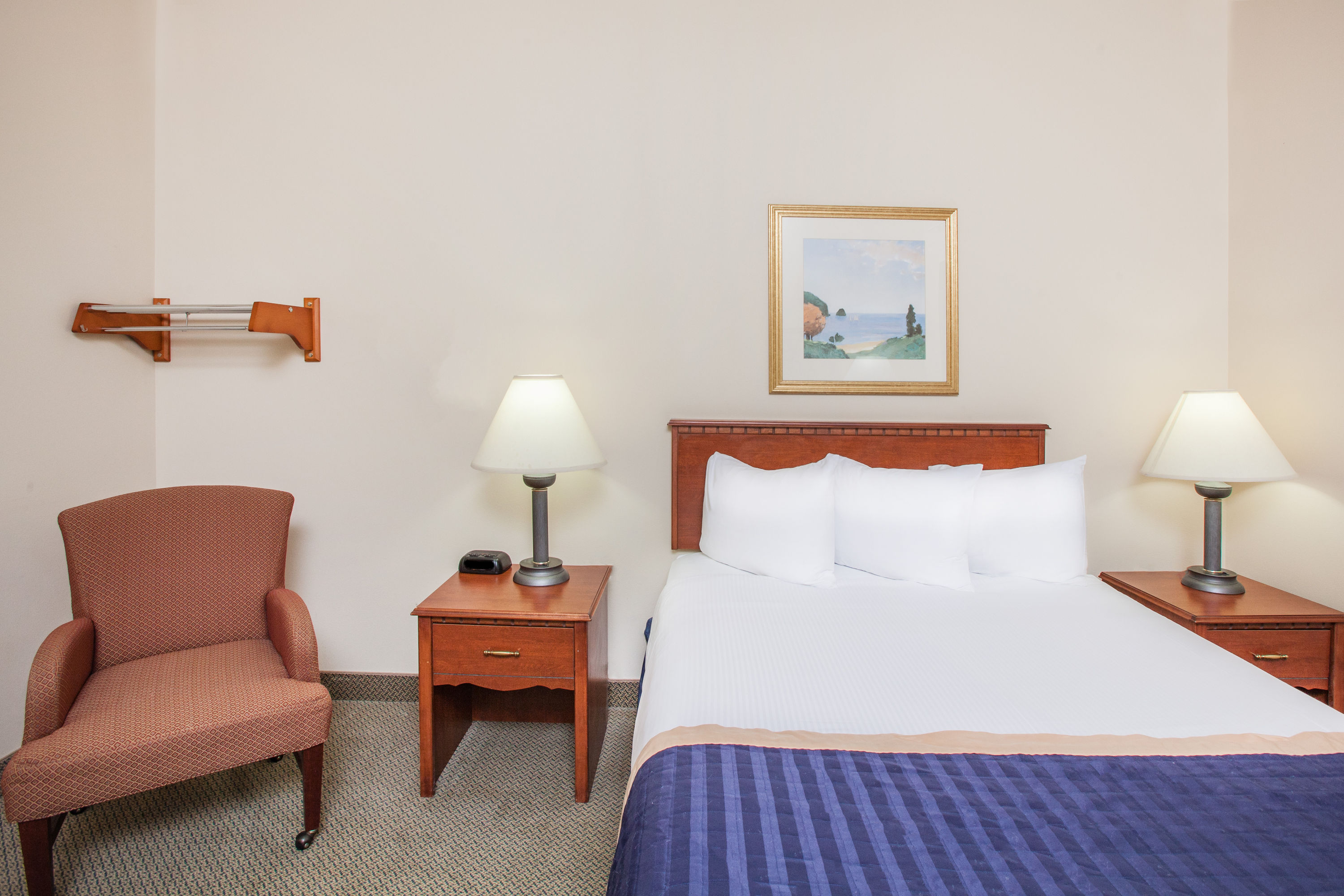 Guest room at the Baymont by Wyndham Hot Springs On the Lake in Hot Springs, Arkansas