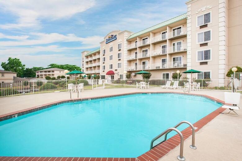 Pool at the Baymont Inn & Suites Hot Springs in Hot Springs, Arkansas