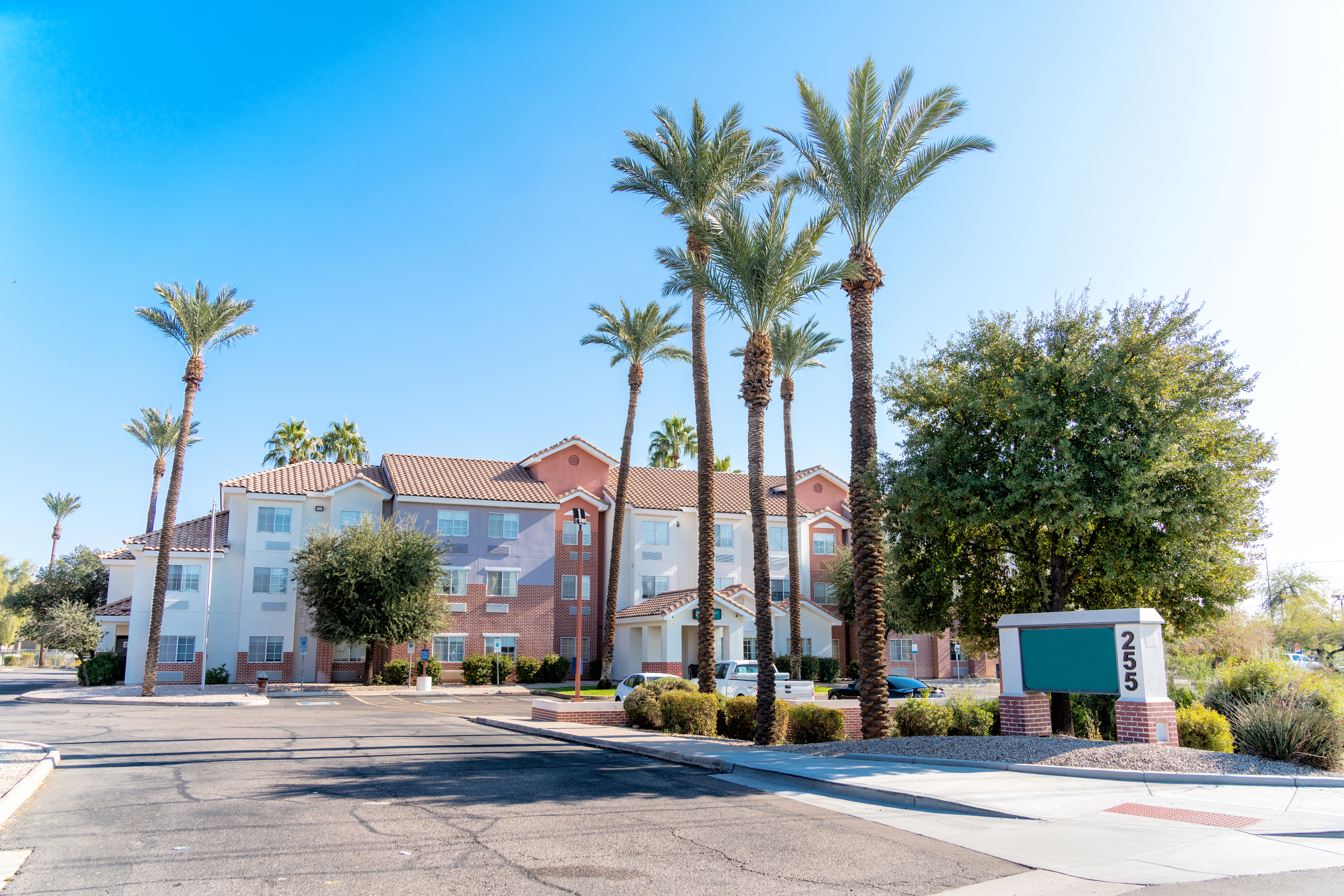 Exterior of Baymont by Wyndham Chandler I-10 hotel in Chandler, Arizona