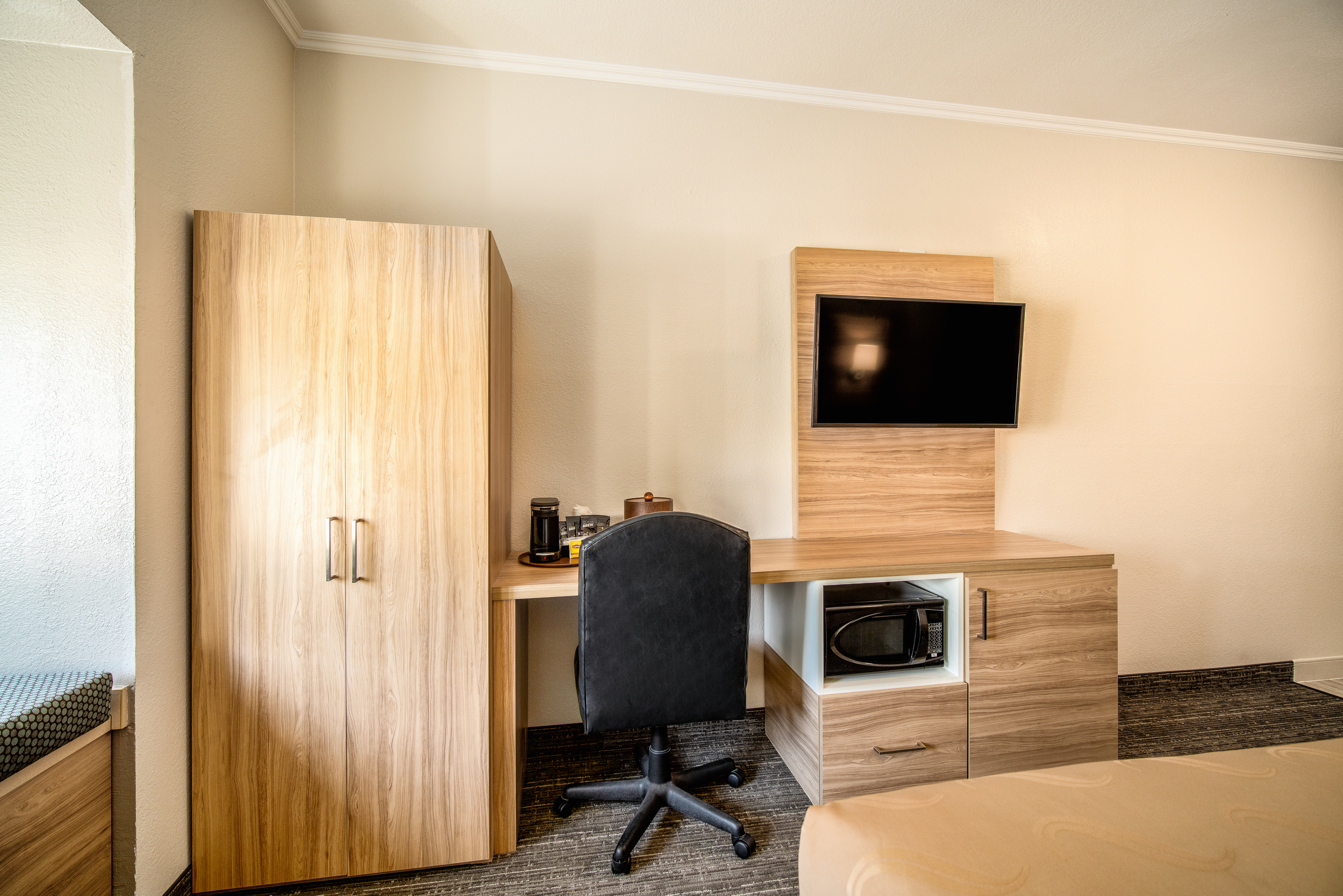 Guest room at the Baymont by Wyndham Chandler I-10 in Chandler, Arizona