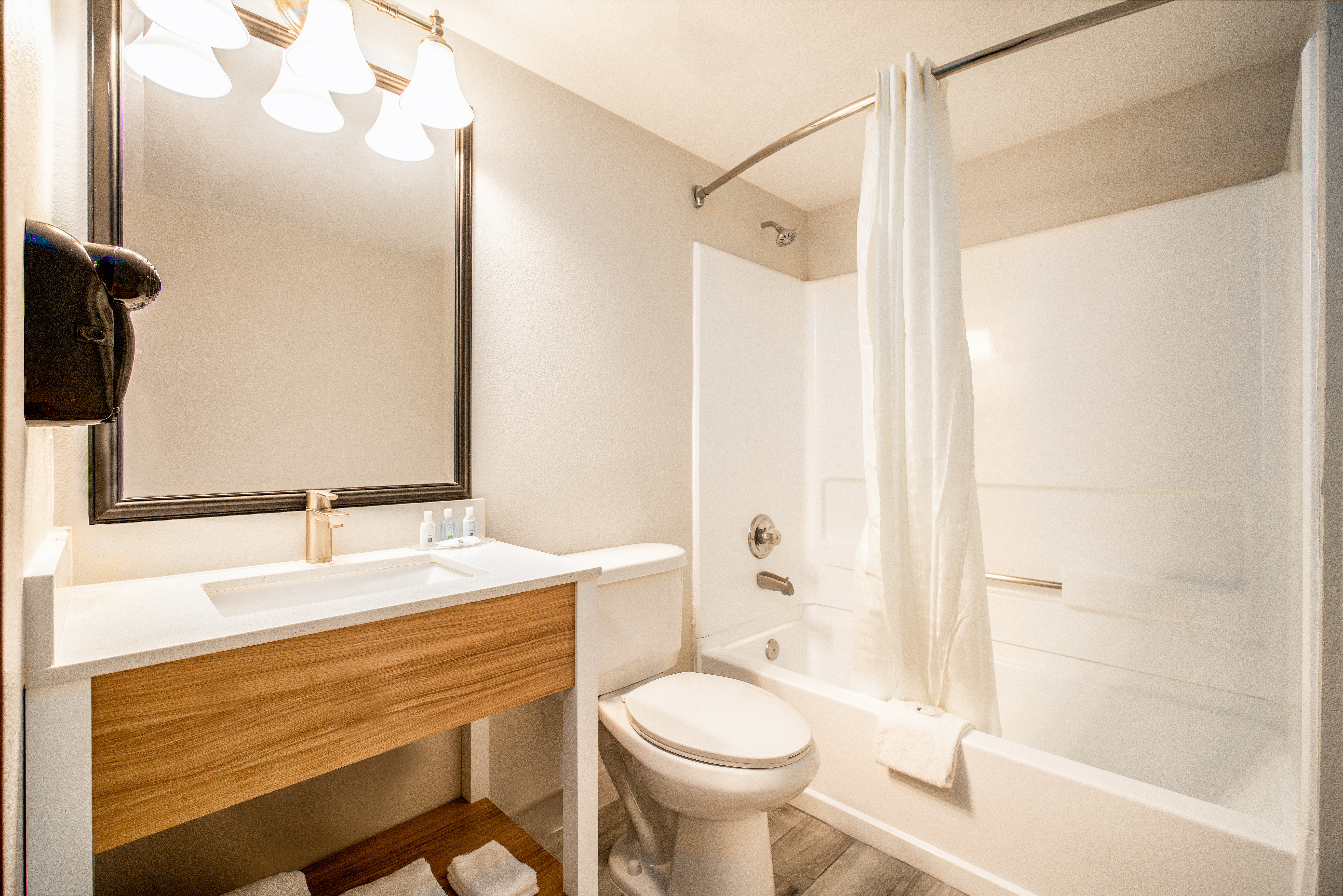 Guest room at the Baymont by Wyndham Chandler I-10 in Chandler, Arizona