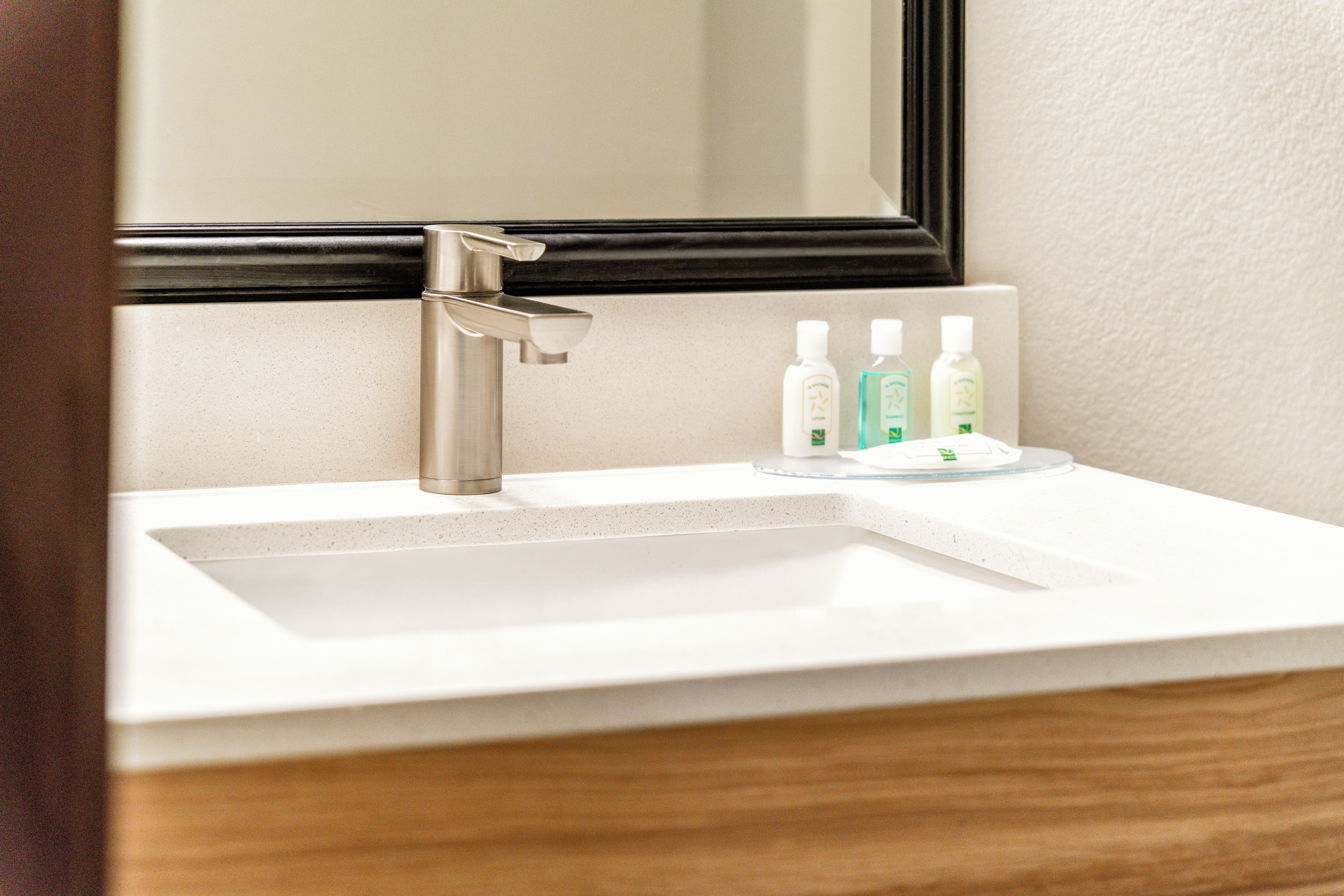 Guest room at the Baymont by Wyndham Chandler I-10 in Chandler, Arizona