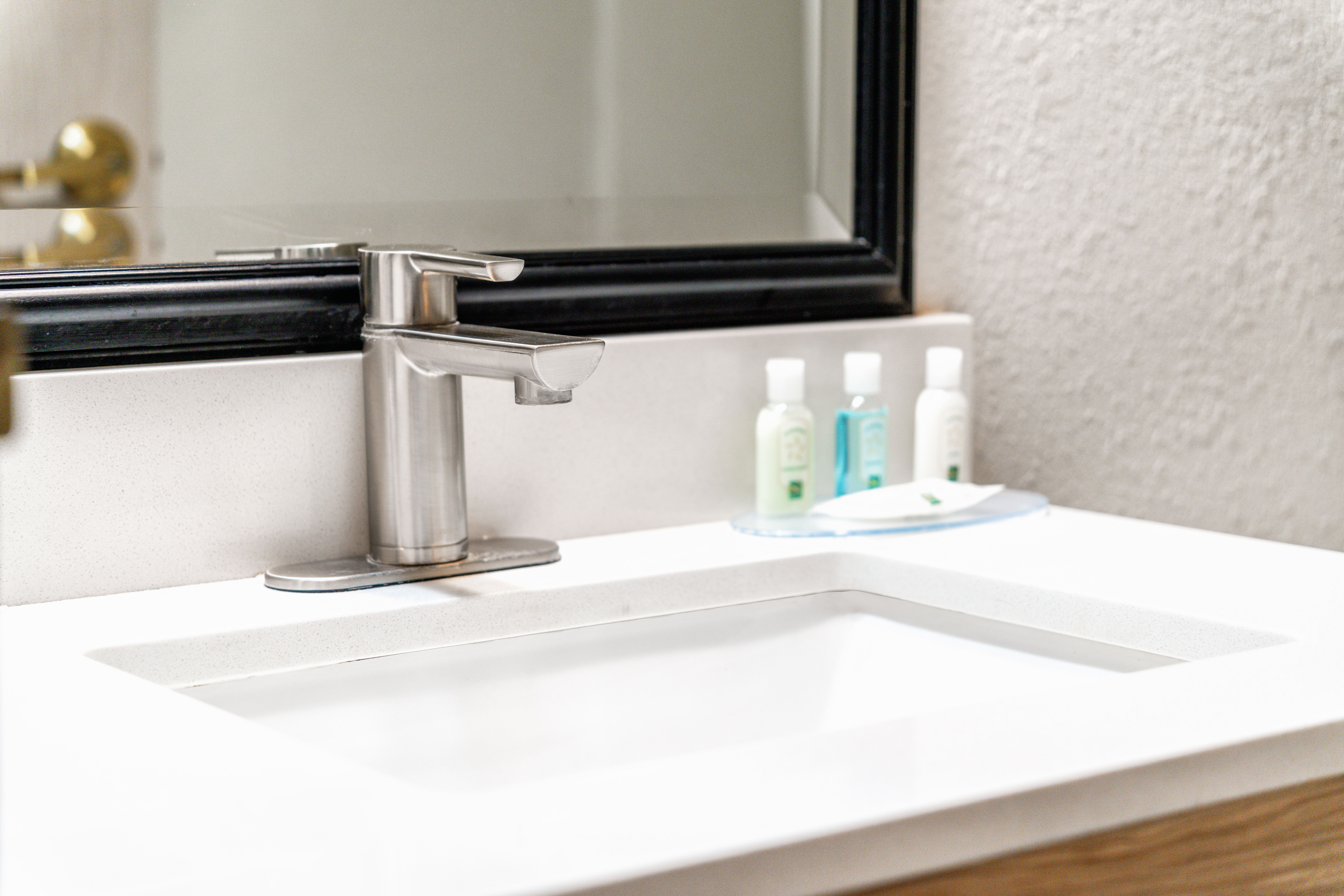 Guest room at the Baymont by Wyndham Chandler I-10 in Chandler, Arizona