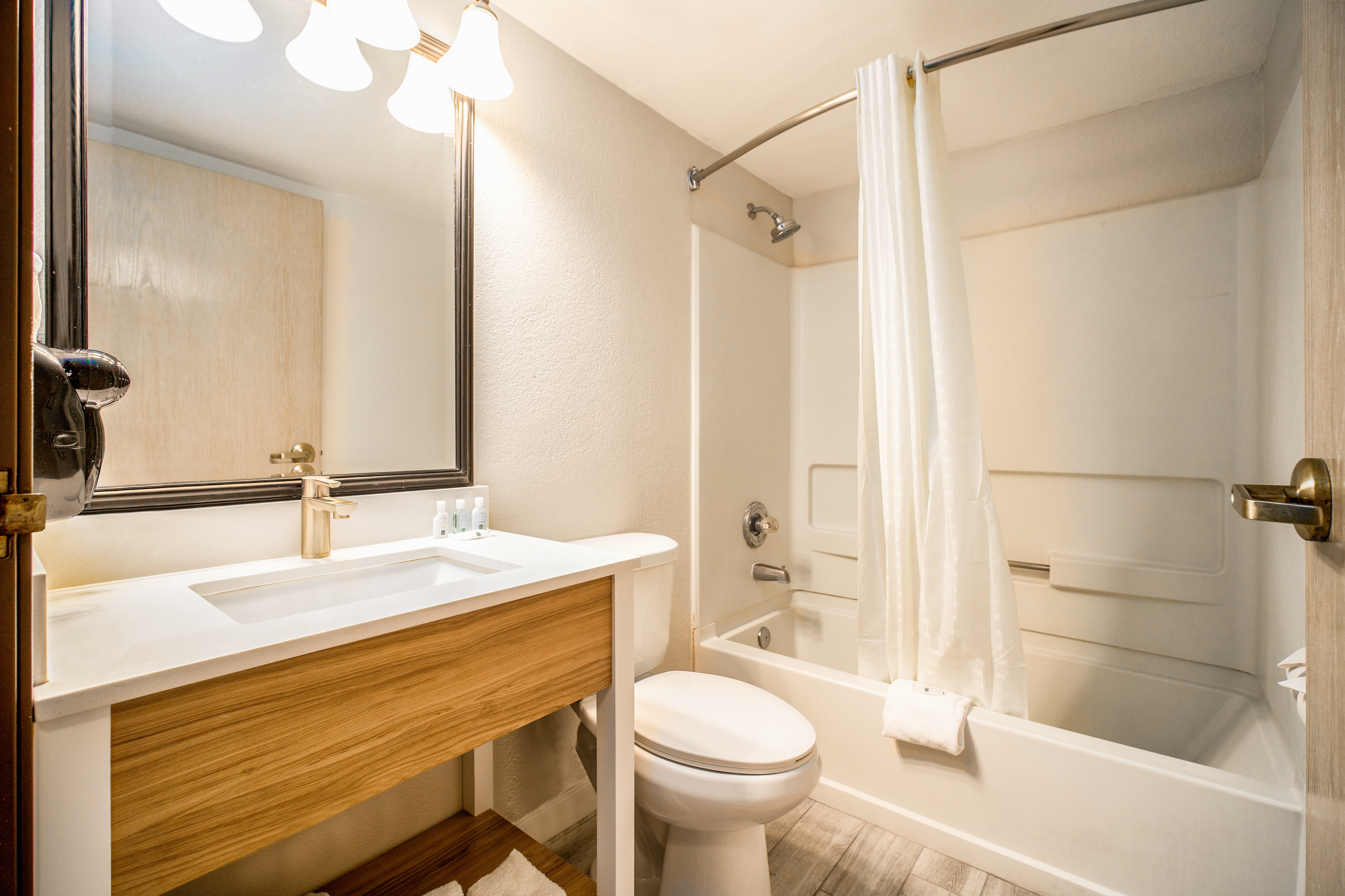 Guest room at the Baymont by Wyndham Chandler I-10 in Chandler, Arizona