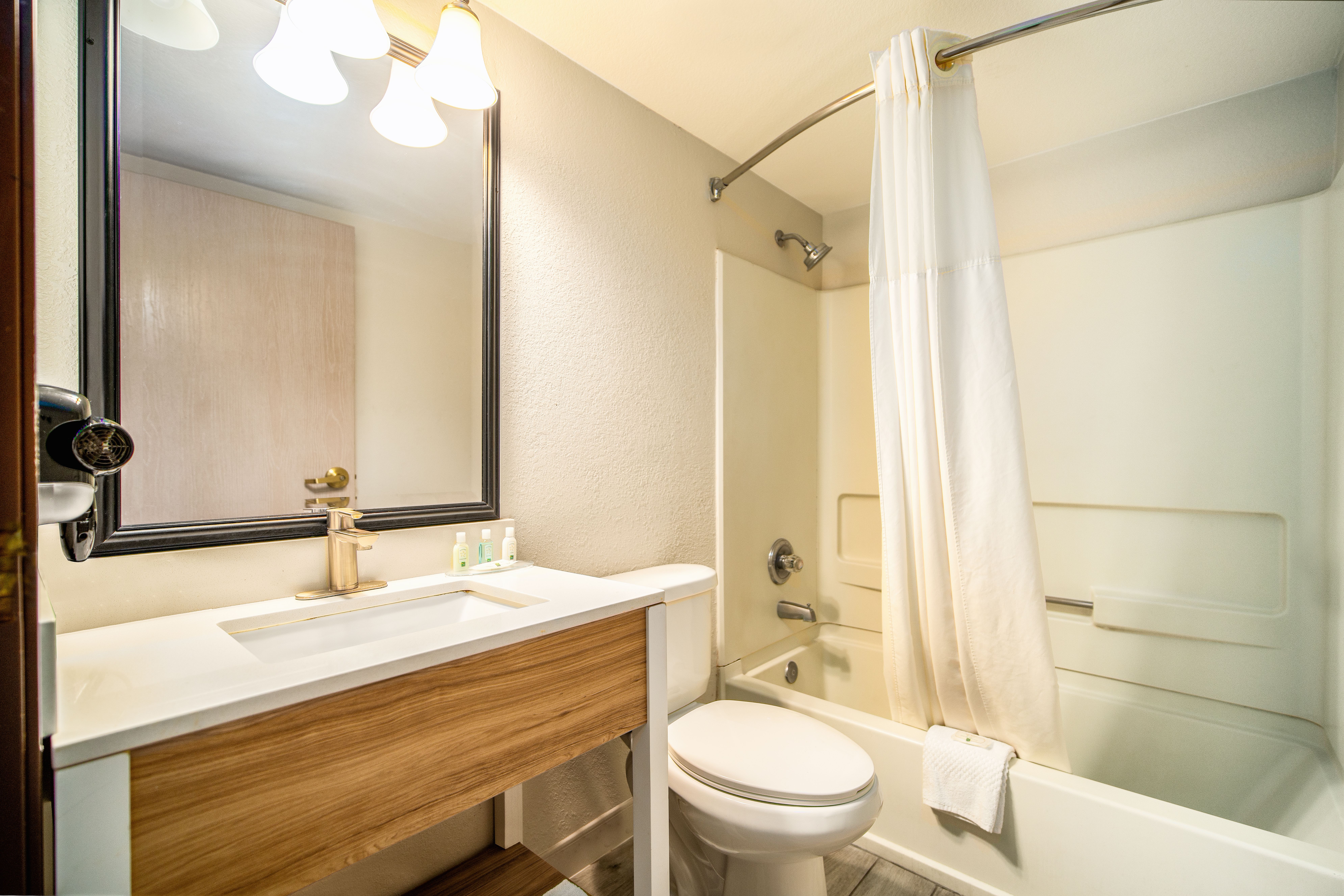 Guest room at the Baymont by Wyndham Chandler I-10 in Chandler, Arizona