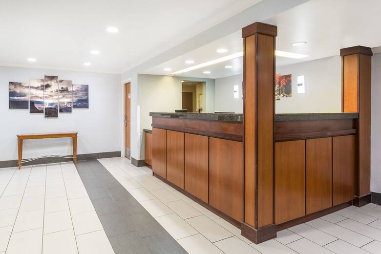Baymont Inn & Suites Flagstaff hotel lobby in Flagstaff, Arizona