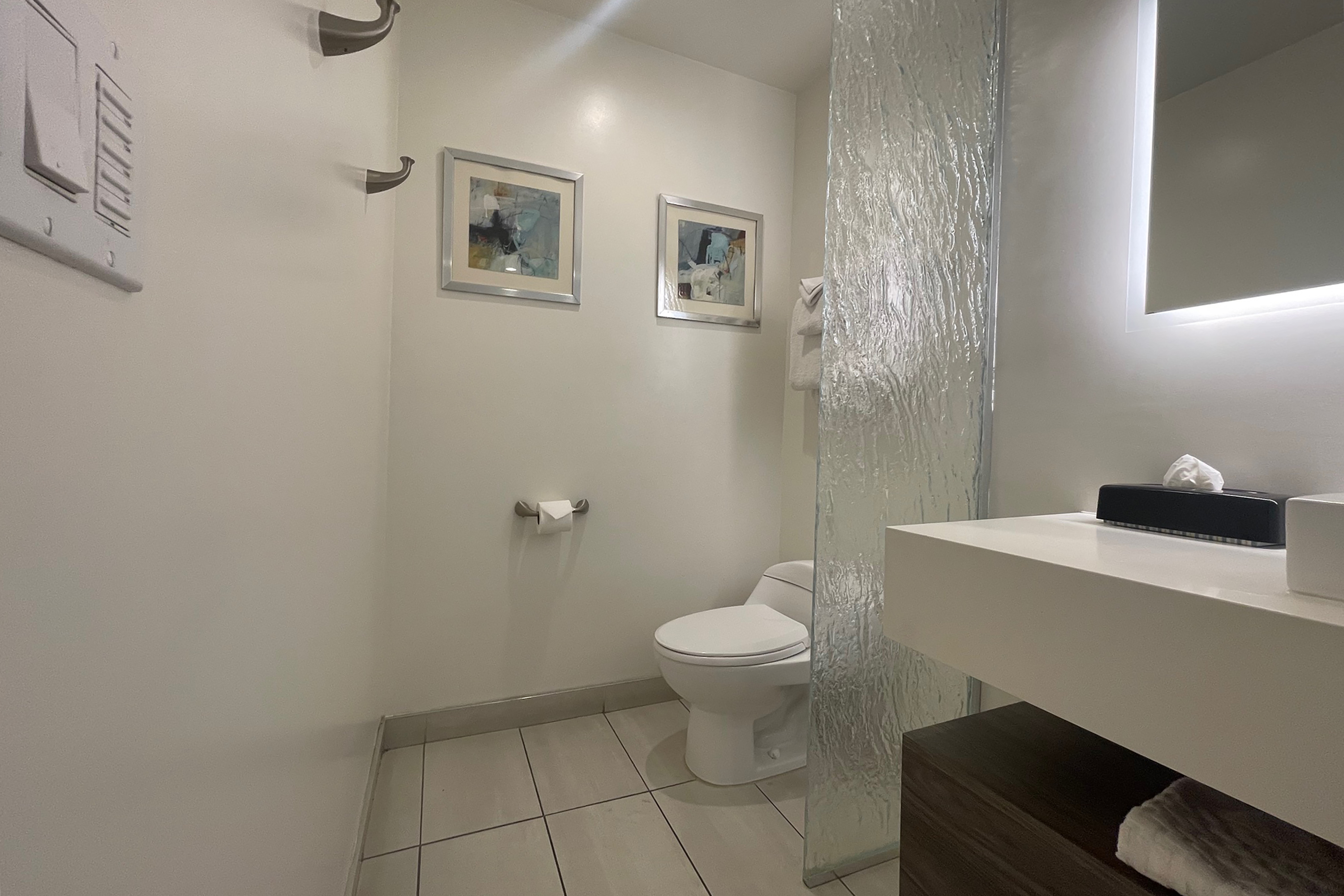 Guest room bath at the Baymont Inn & Suites by Wyndham Tempe University/Phoenix in Tempe, Arizona