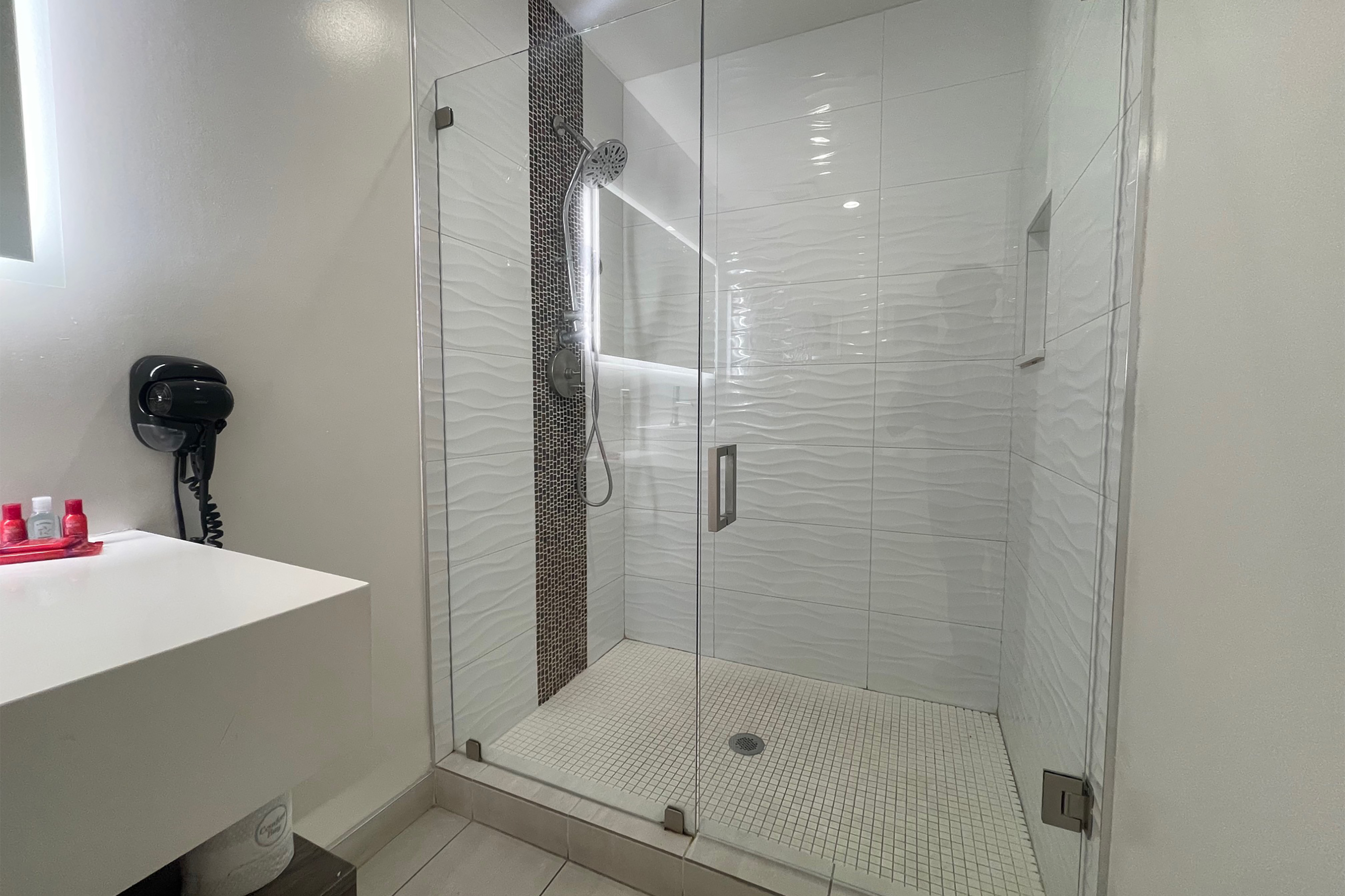 Guest room bath at the Baymont Inn & Suites by Wyndham Tempe University/Phoenix in Tempe, Arizona