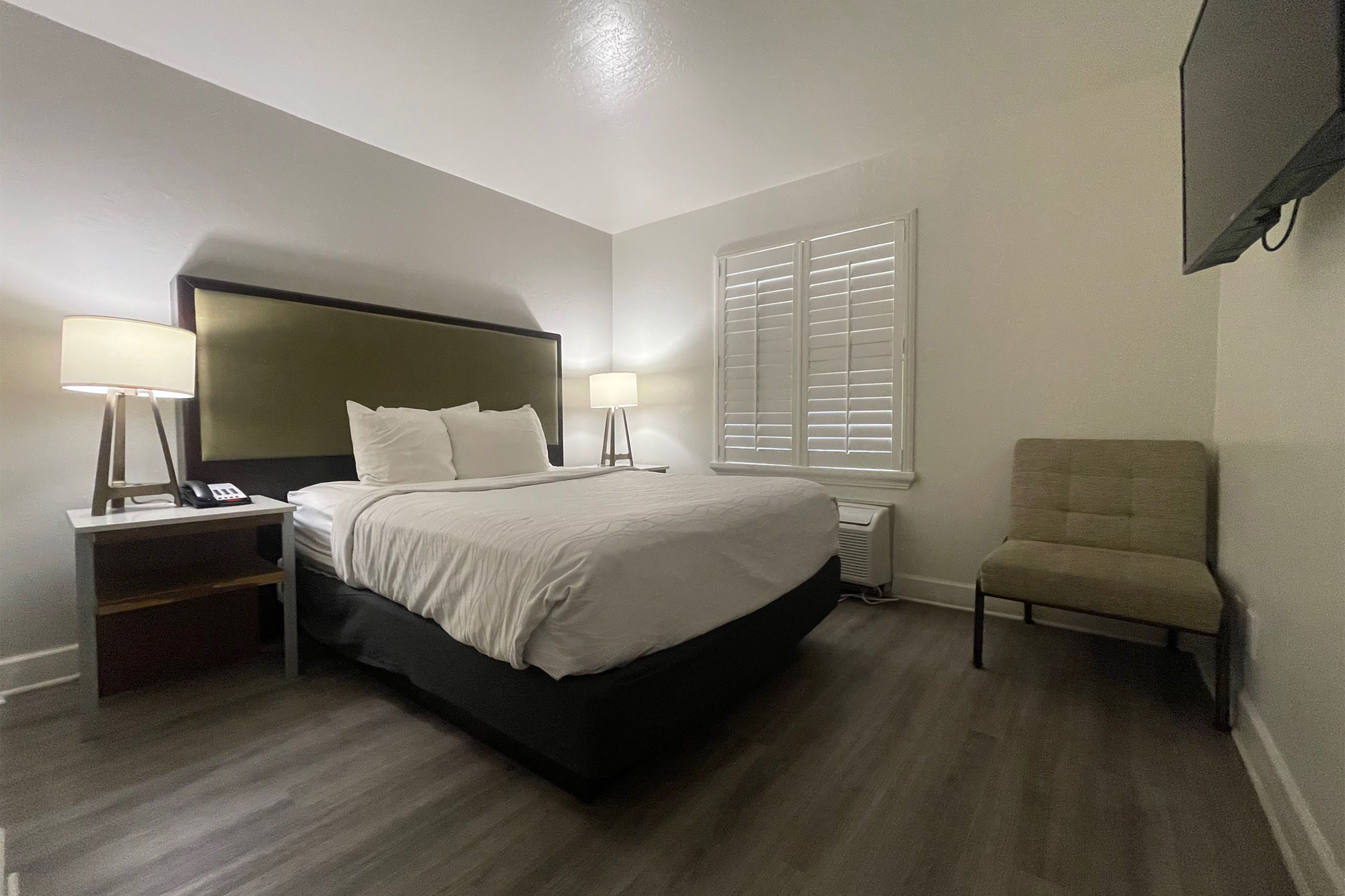 Guest room at the Baymont Inn & Suites by Wyndham Tempe University/Phoenix in Tempe, Arizona