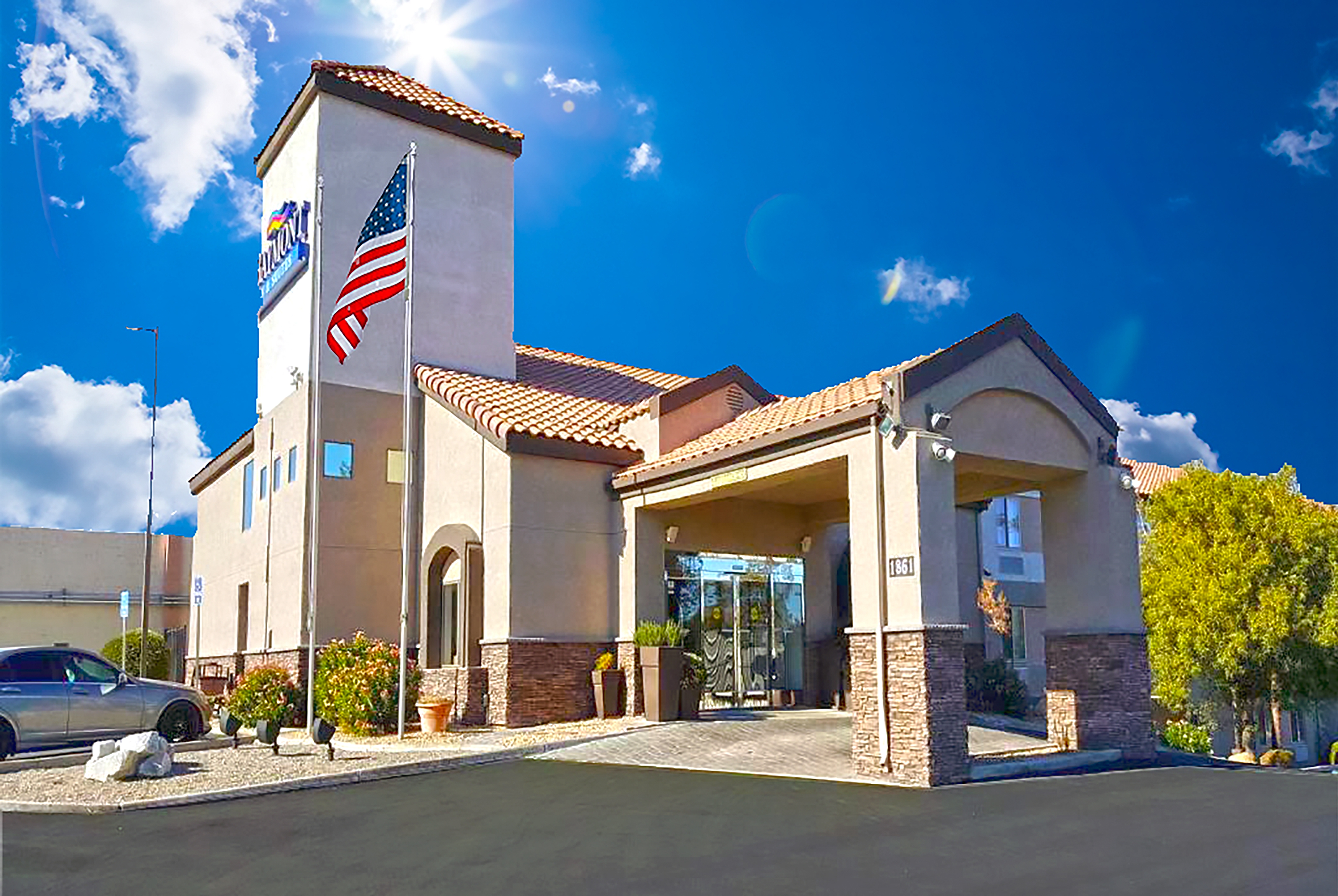 Exterior of Baymont by Wyndham Barstow Historic Route 66 hotel in Barstow, California
