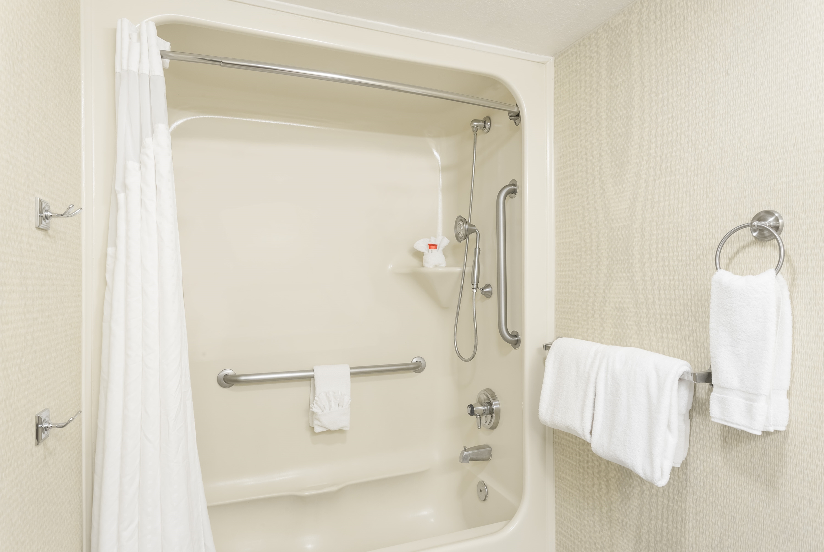 Guest room bath at the Baymont by Wyndham Barstow Historic Route 66 in Barstow, California