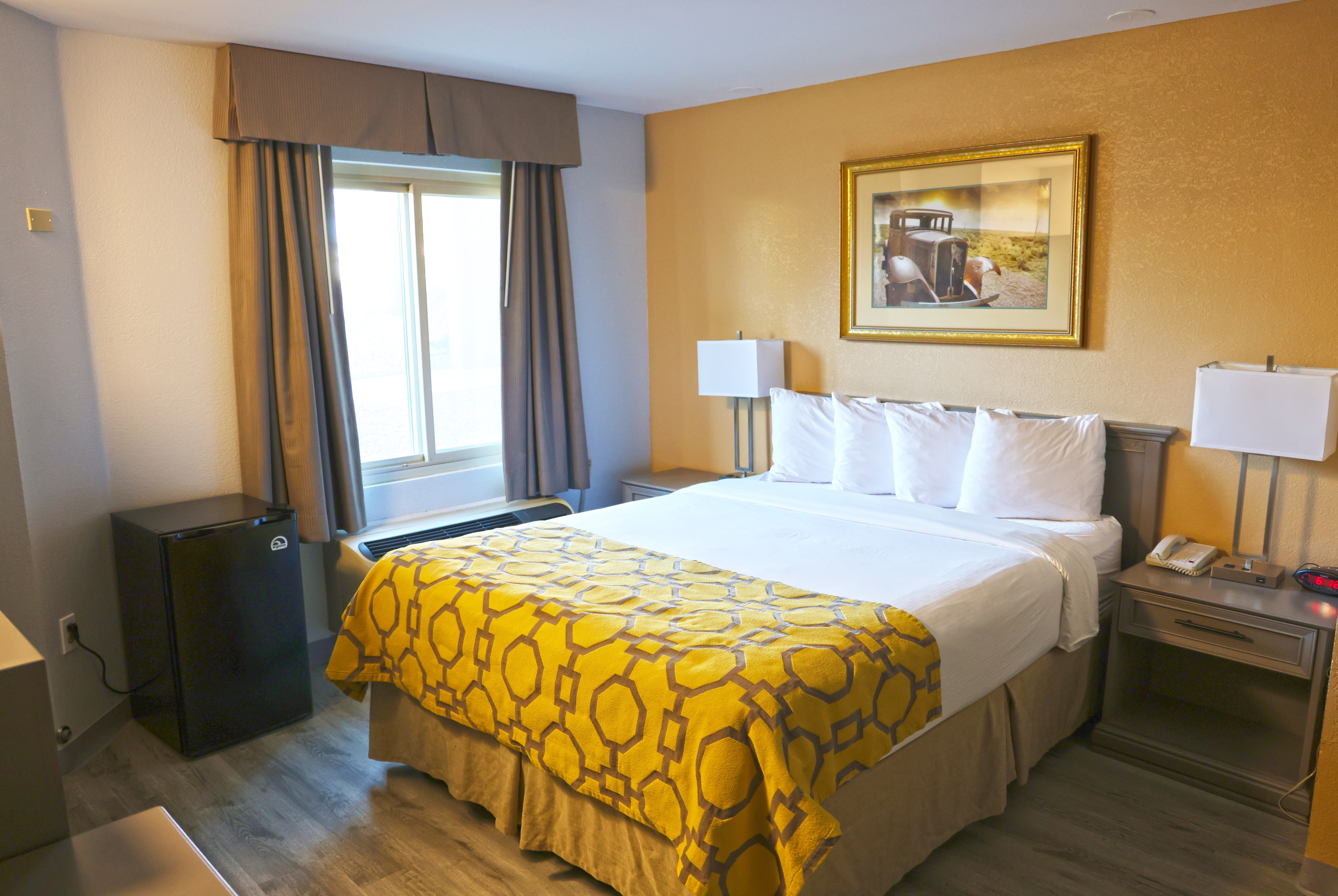 Guest room at the Baymont by Wyndham Barstow Historic Route 66 in Barstow, California