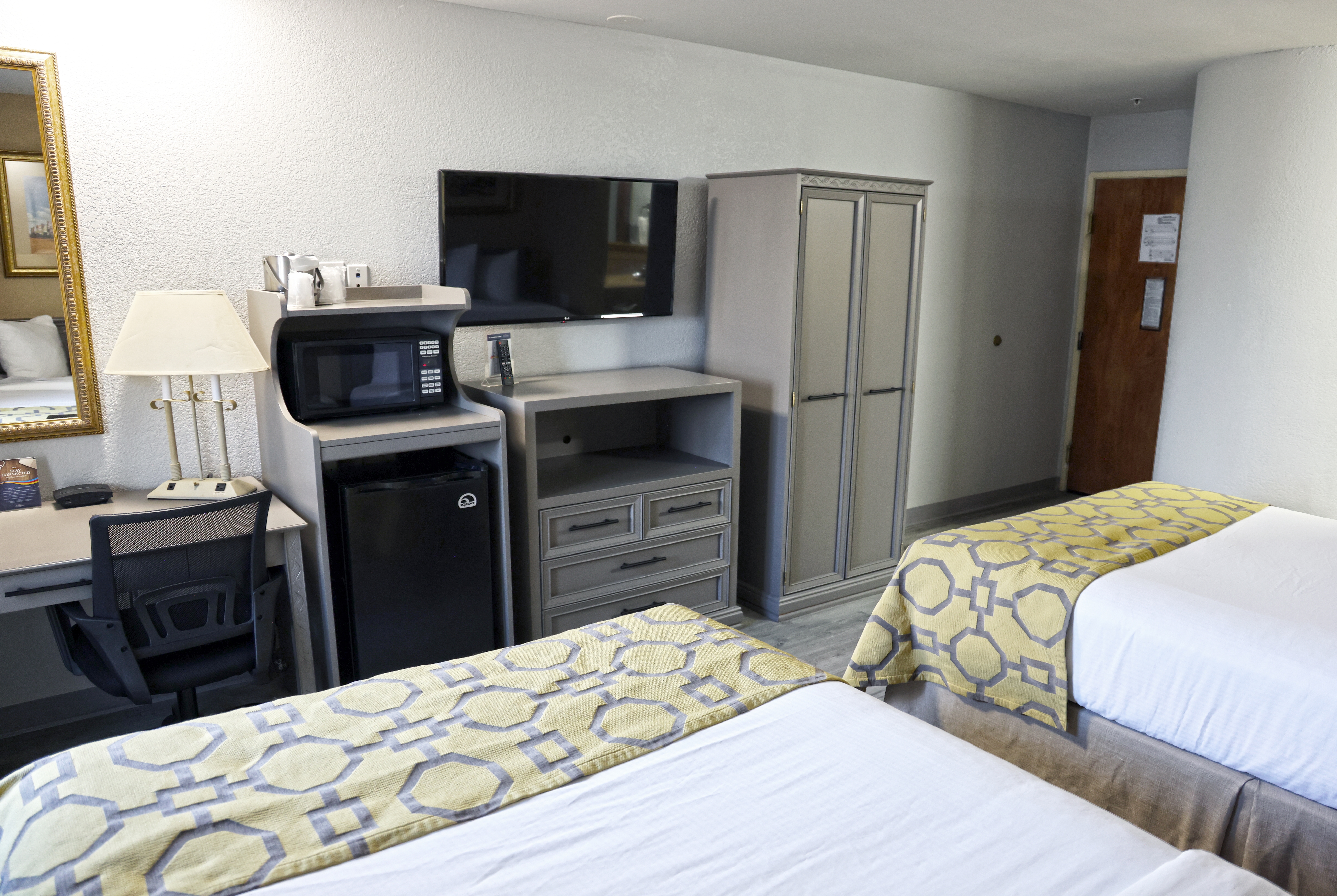Guest room at the Baymont by Wyndham Barstow Historic Route 66 in Barstow, California
