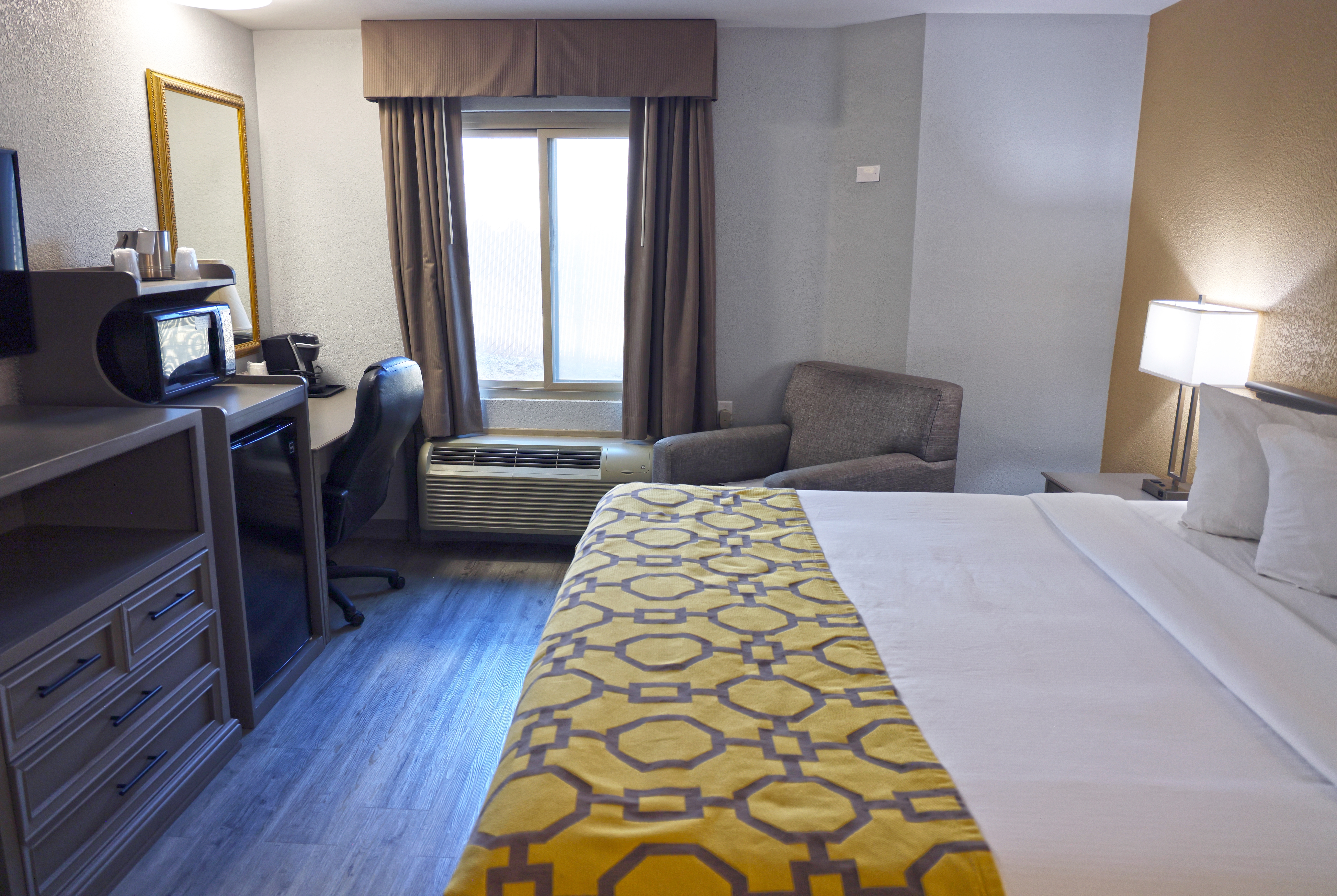 Guest room at the Baymont by Wyndham Barstow Historic Route 66 in Barstow, California