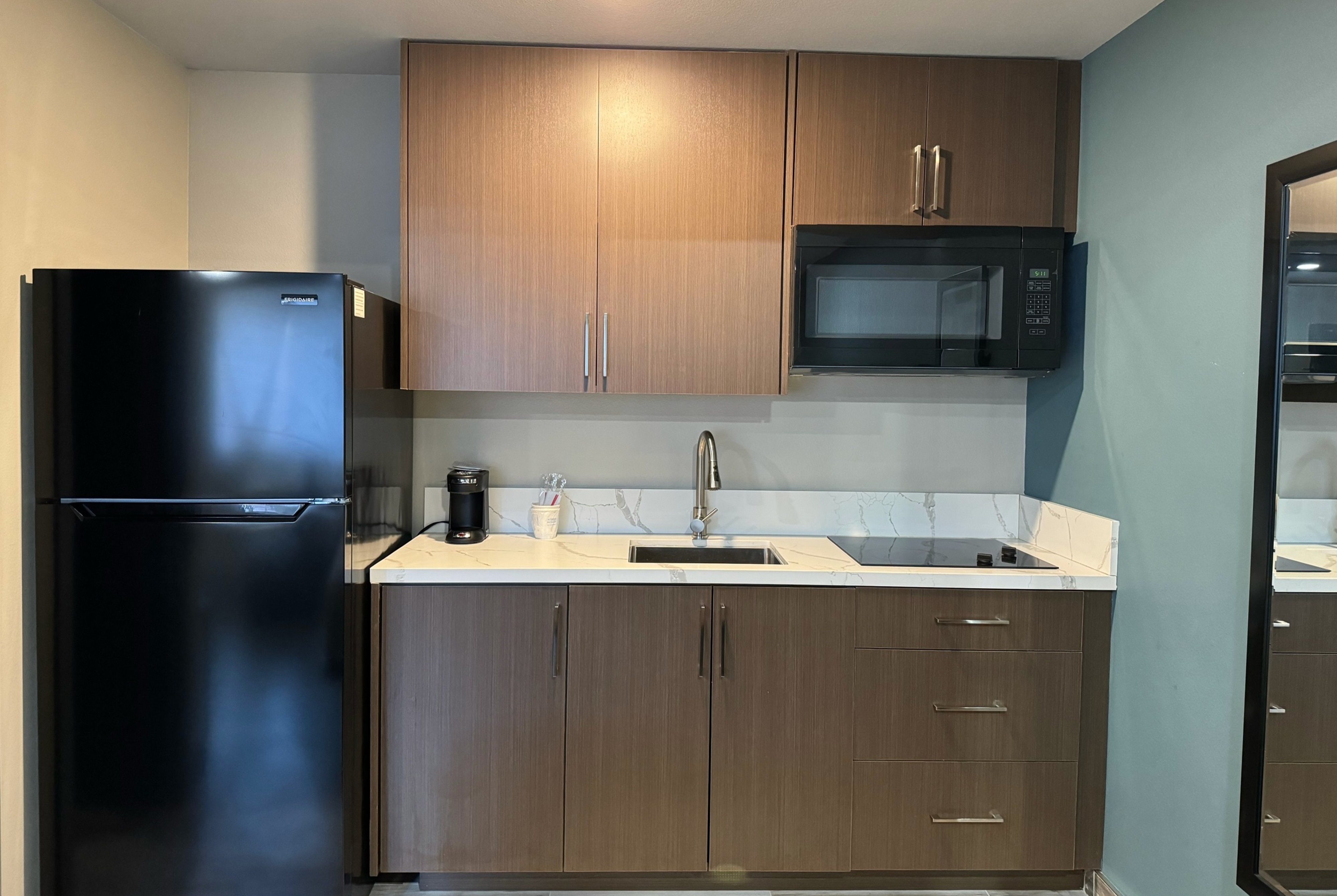 Guest room at the Baymont by Wyndham Coalinga in Coalinga, California