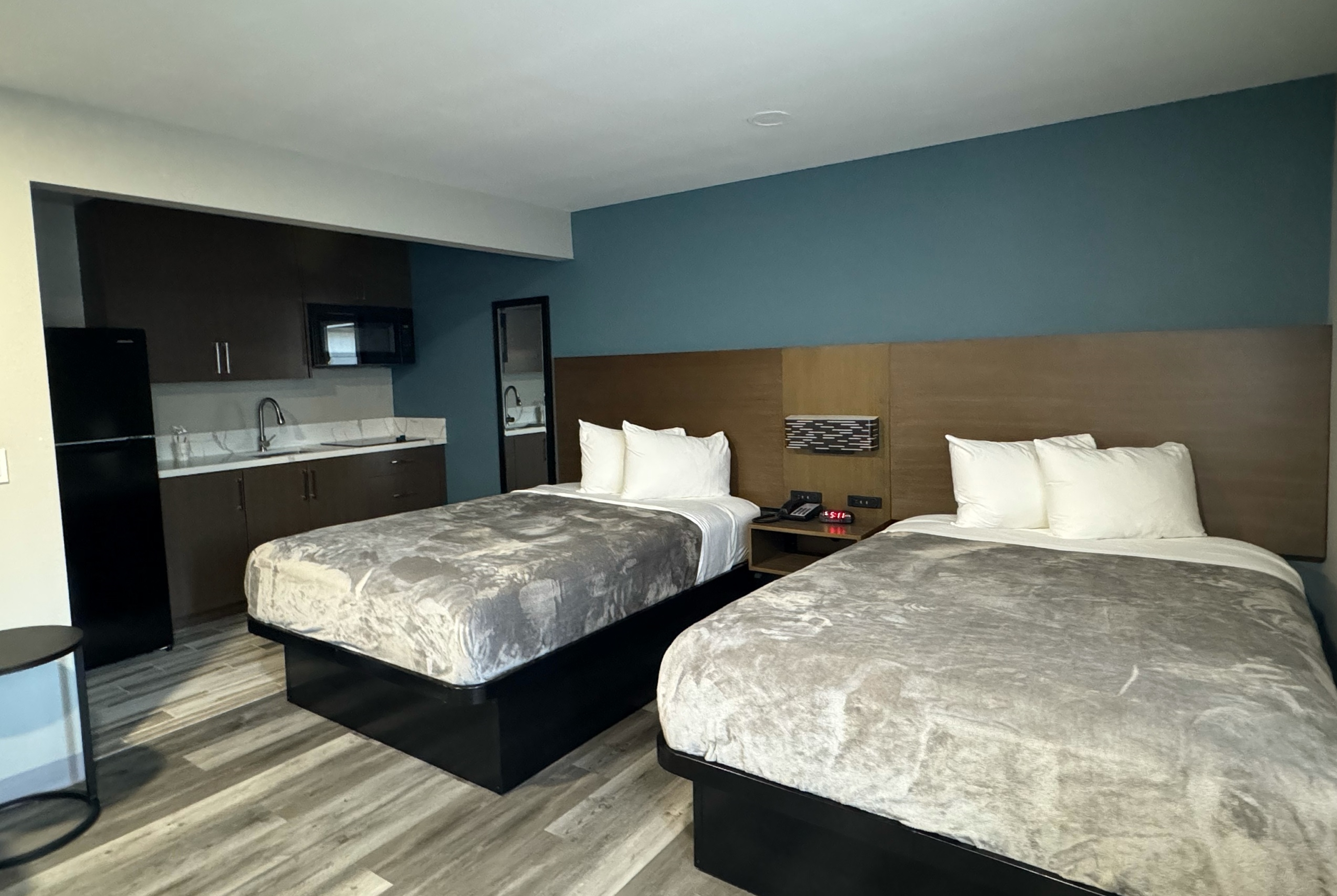 Guest room at the Baymont by Wyndham Coalinga in Coalinga, California