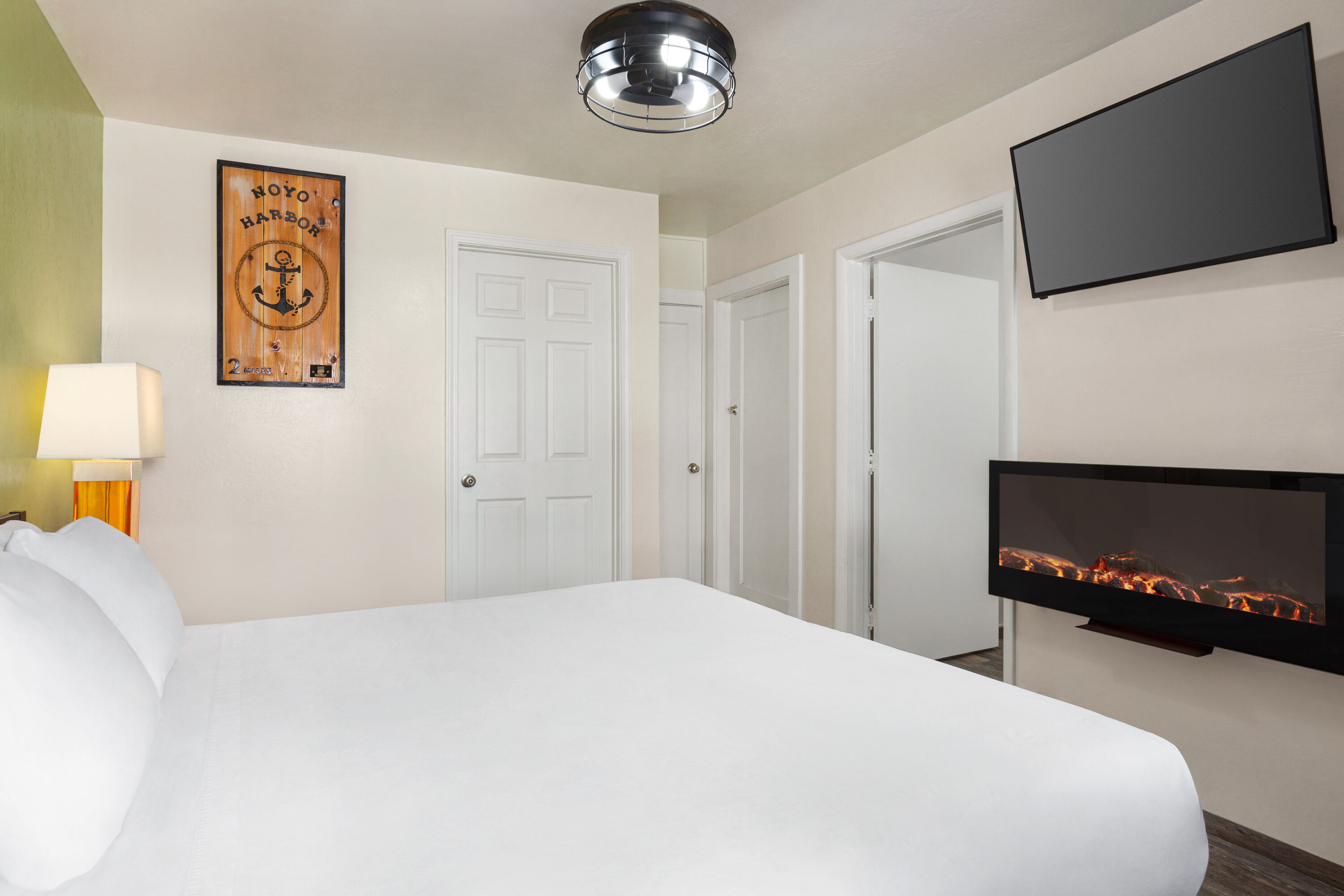 Baymont by Wyndham Fort Bragg suite in Fort Bragg, California