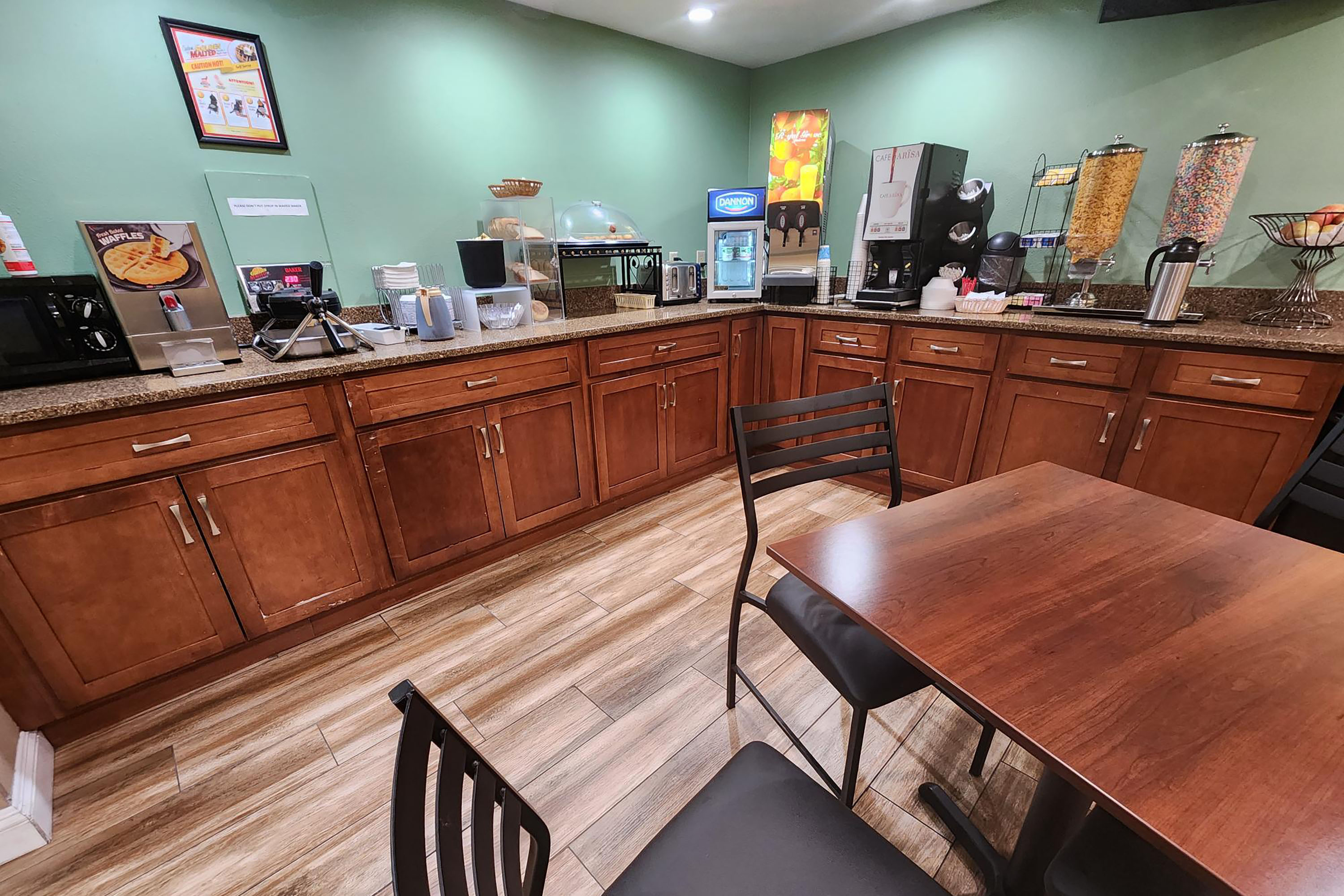 Baymont by Wyndham Manteca restaurant breakfast area with seating in Manteca, California