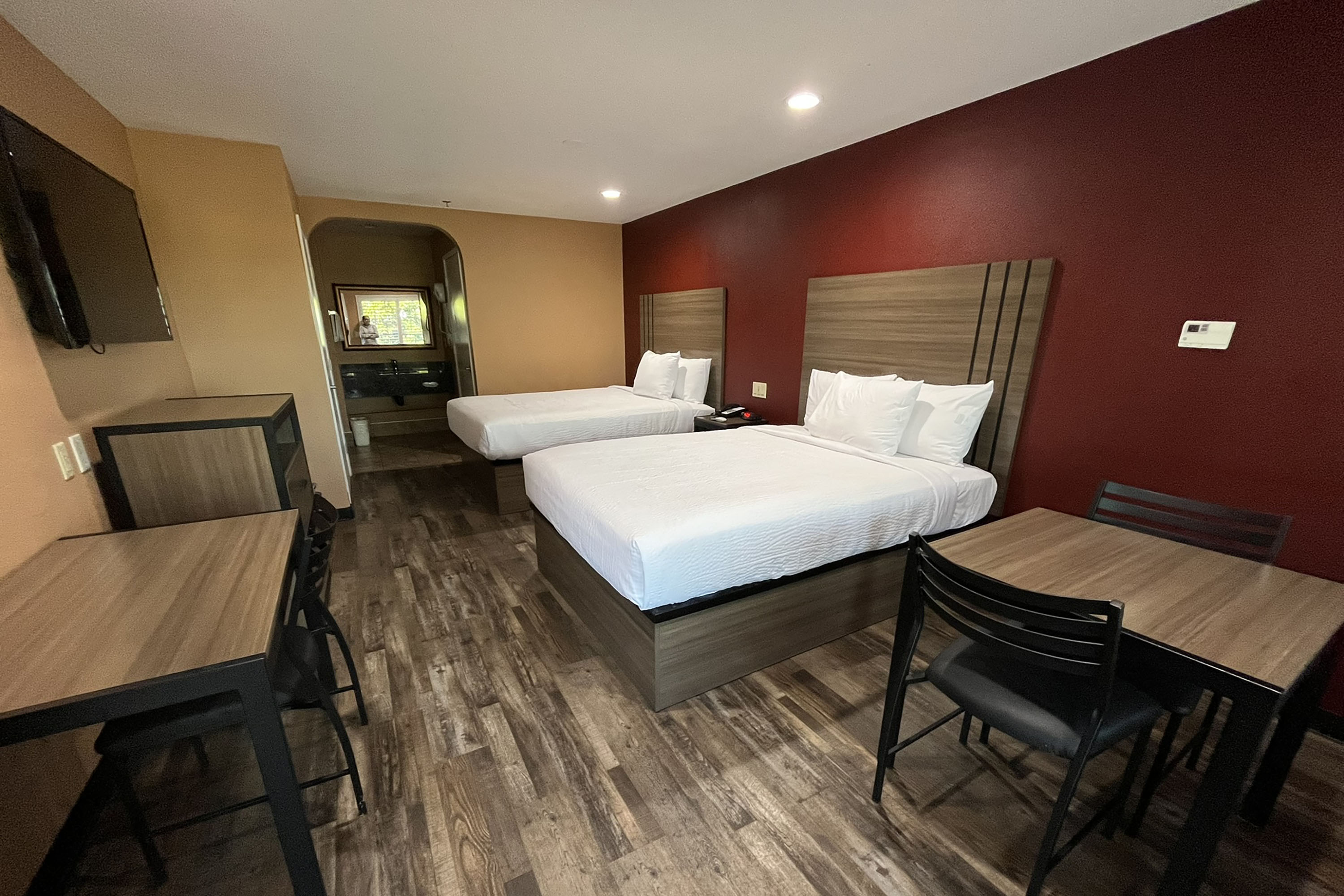 Guest room at the Baymont by Wyndham Manteca in Manteca, California