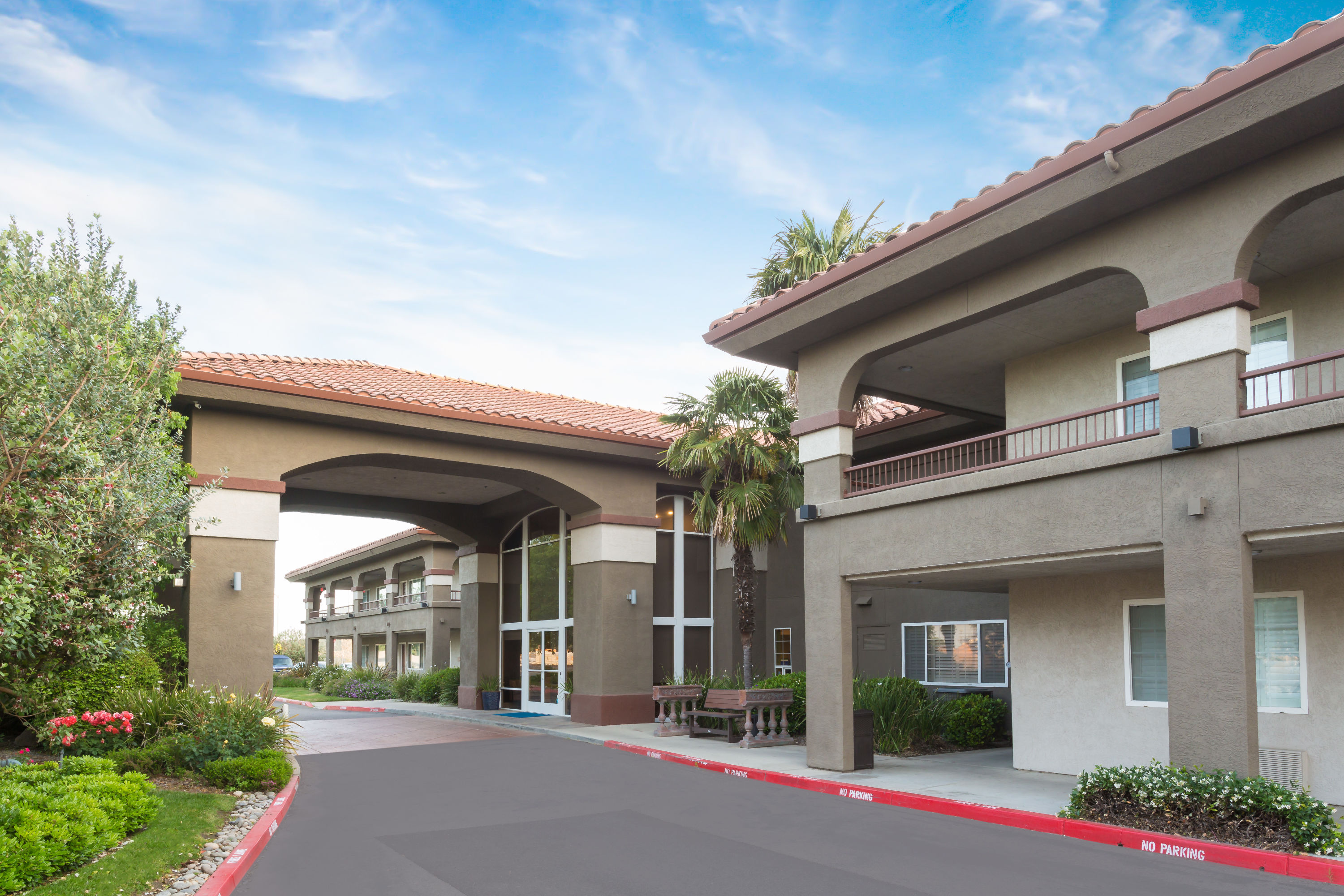 Exterior of Baymont by Wyndham Modesto Salida hotel in Modesto, California