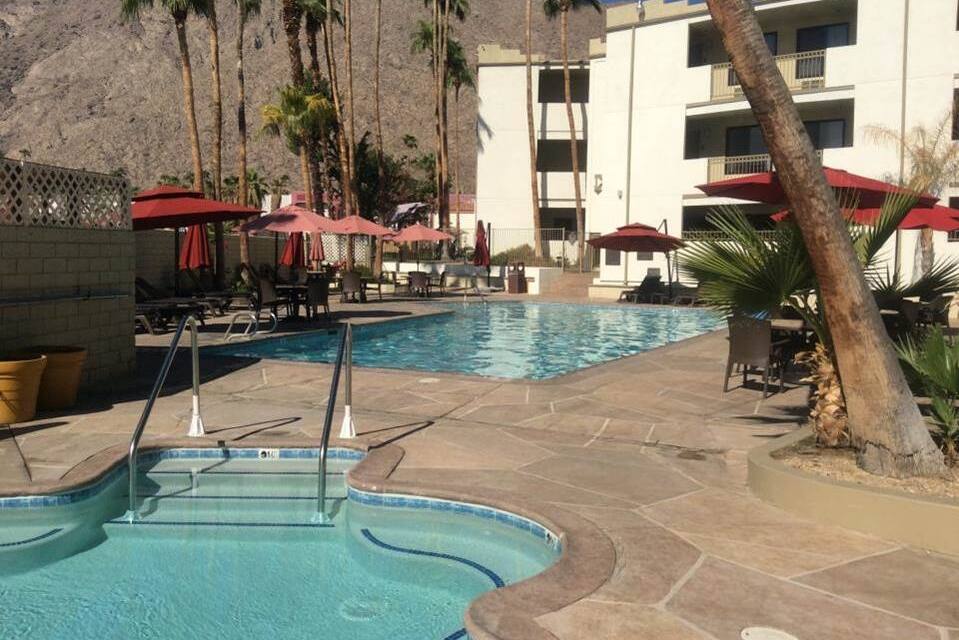 Baymont Inn Suites Palm Springs Hotels Ca 92262 Exterior Of Baymont Inn Suites Palm Springs Hotel In California
