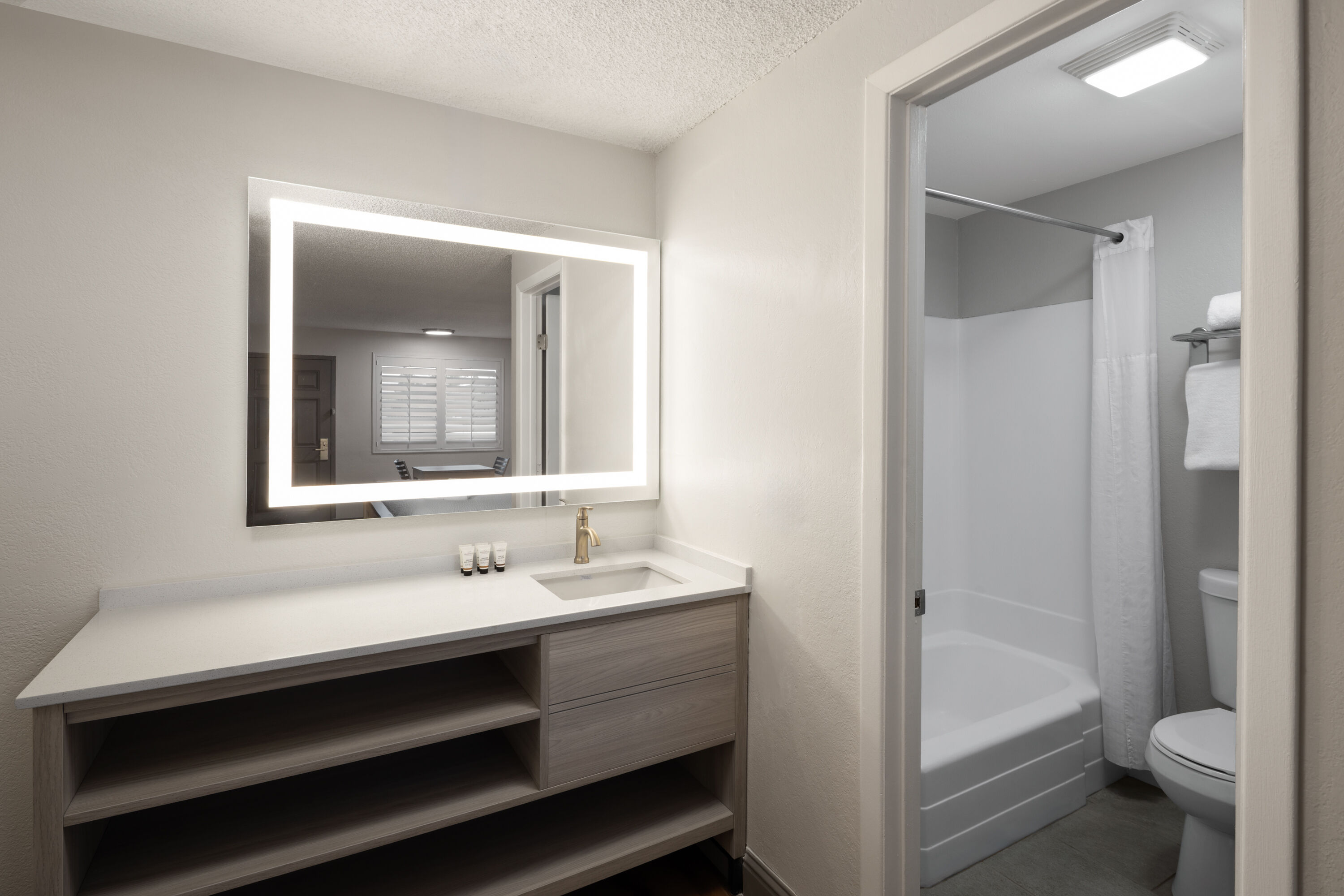 Guest room bath at the Baymont by Wyndham Susanville in Susanville, California