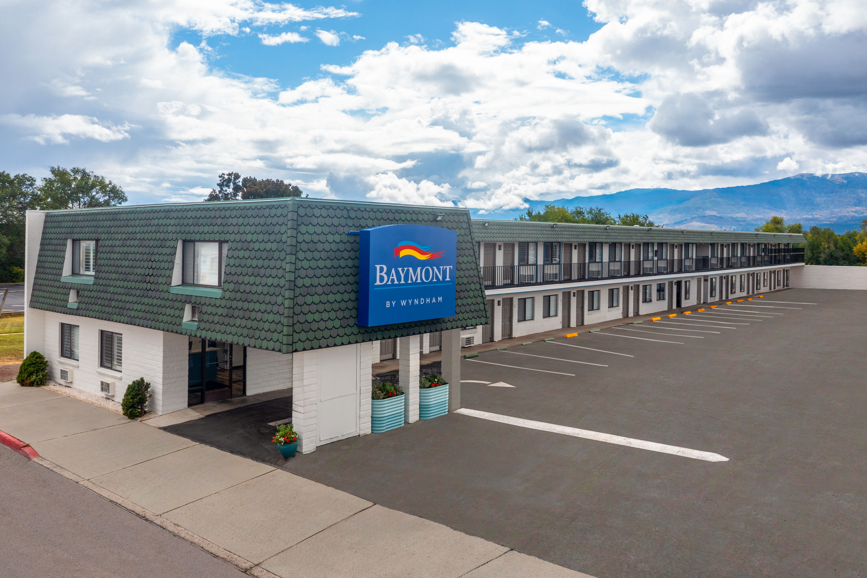 Exterior Day Image of Baymont by Wyndham Susanville hotel in Susanville, California