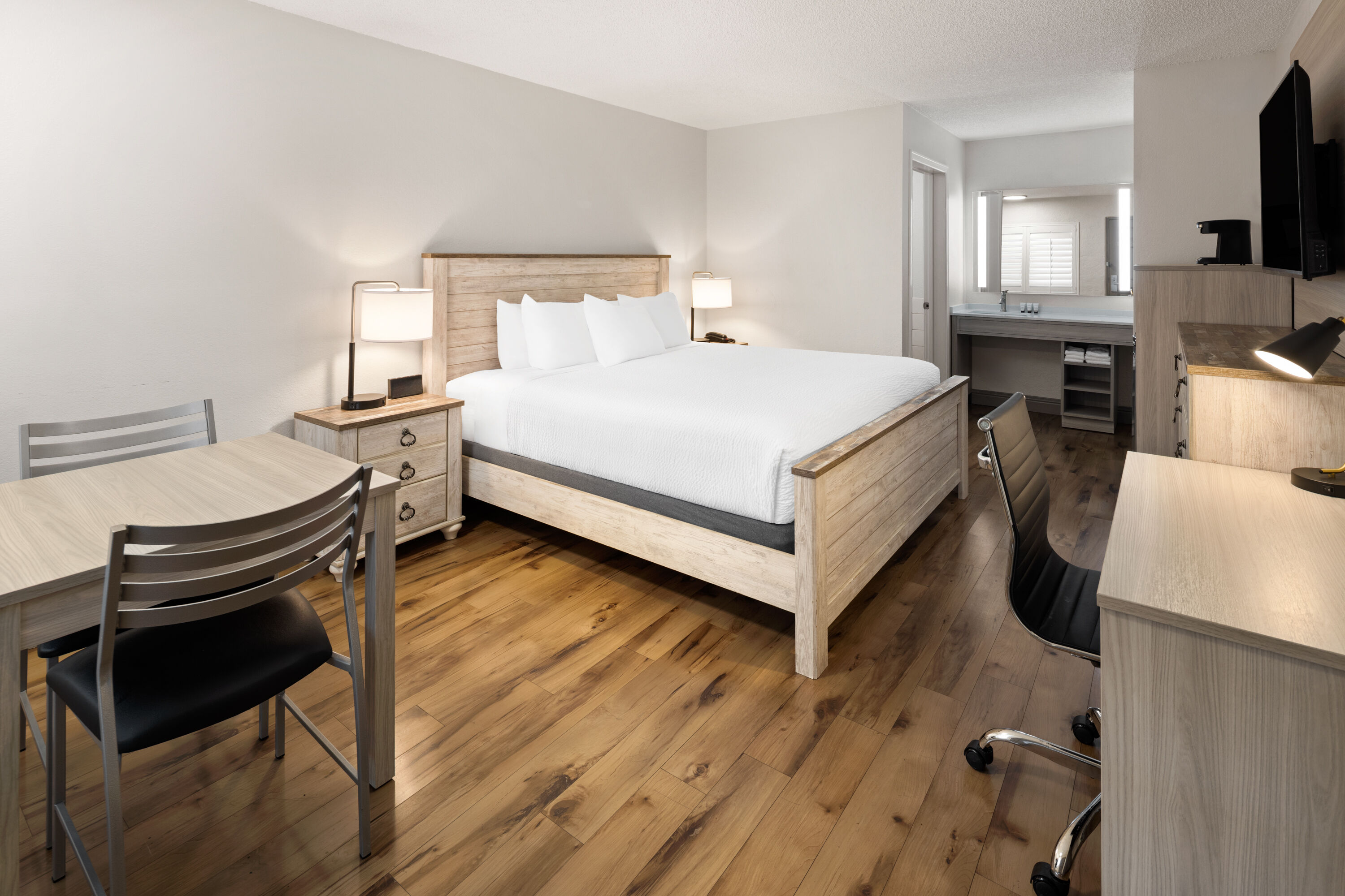 Guest room at the Baymont by Wyndham Susanville in Susanville, California