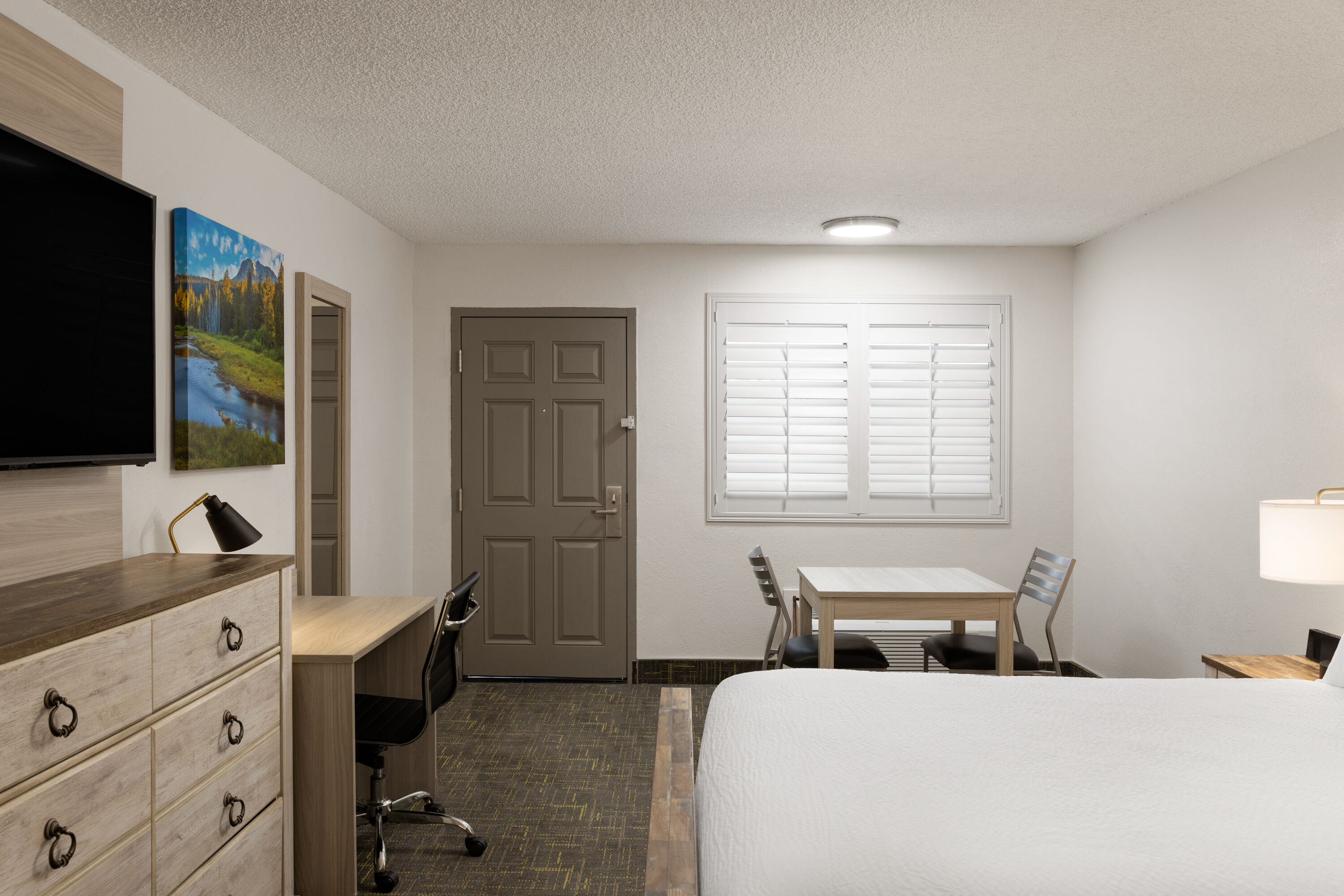 Guest room at the Baymont by Wyndham Susanville in Susanville, California