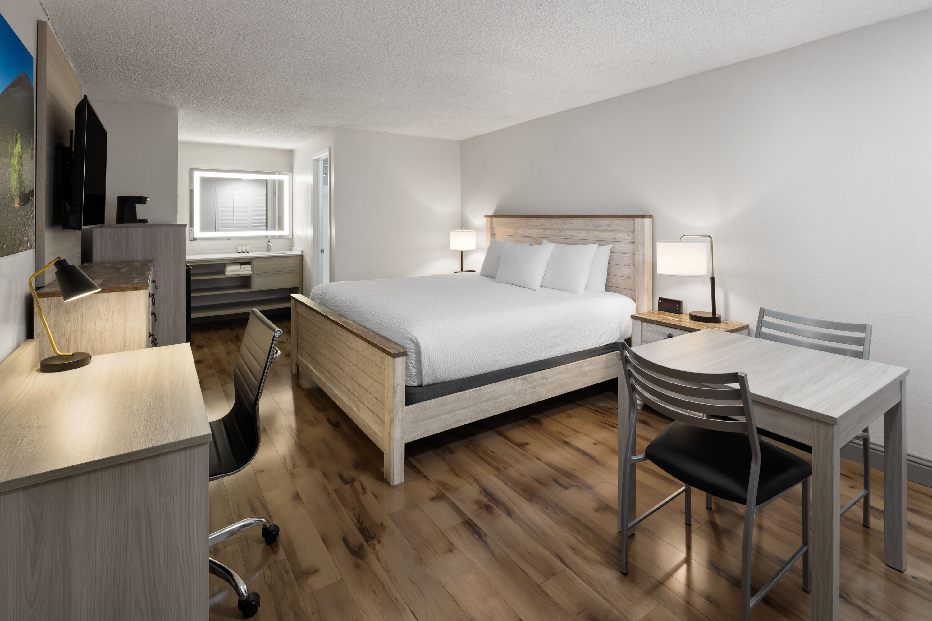 Guest room at the Baymont by Wyndham Susanville in Susanville, California