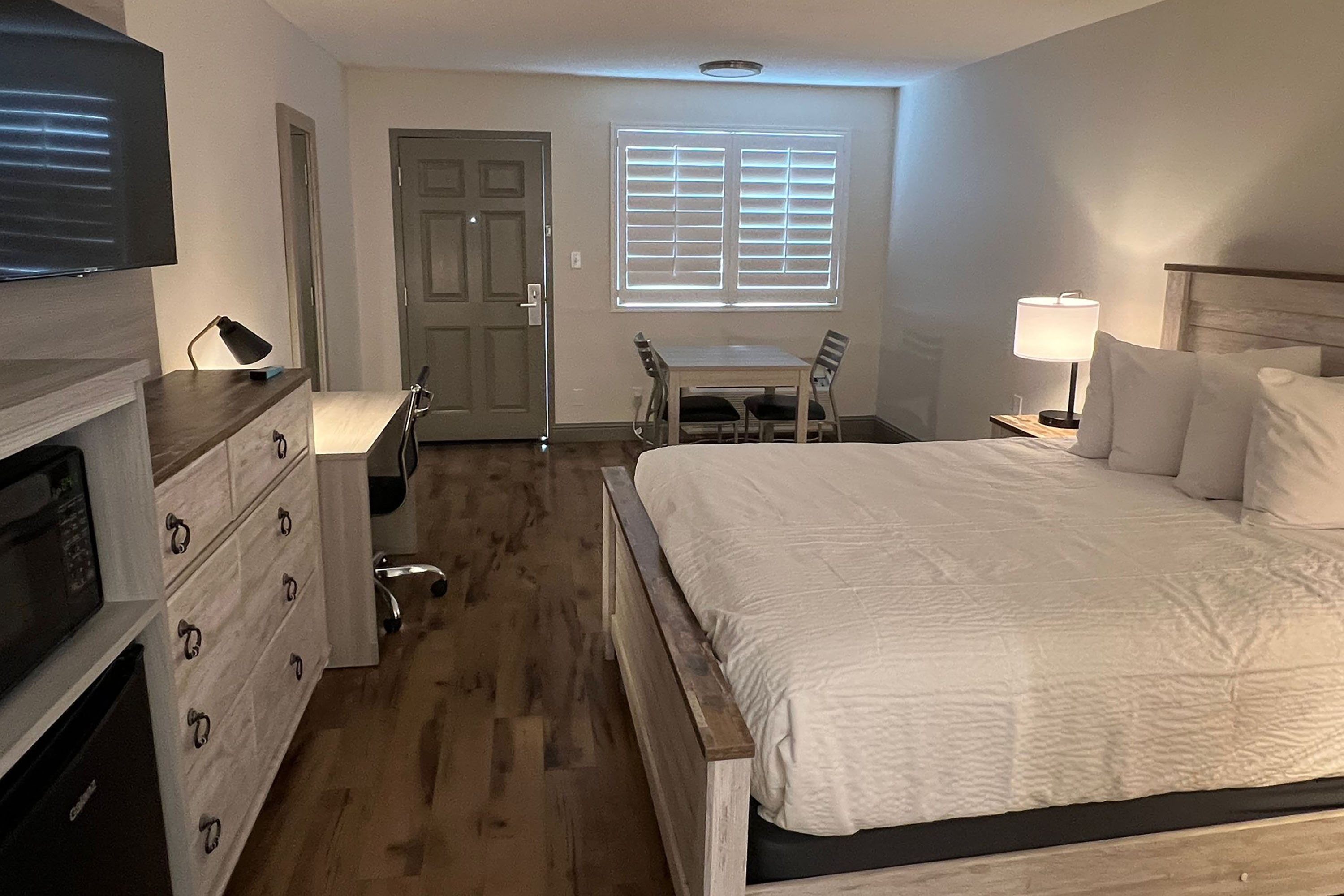 Guest room at the Baymont by Wyndham Susanville in Susanville, California