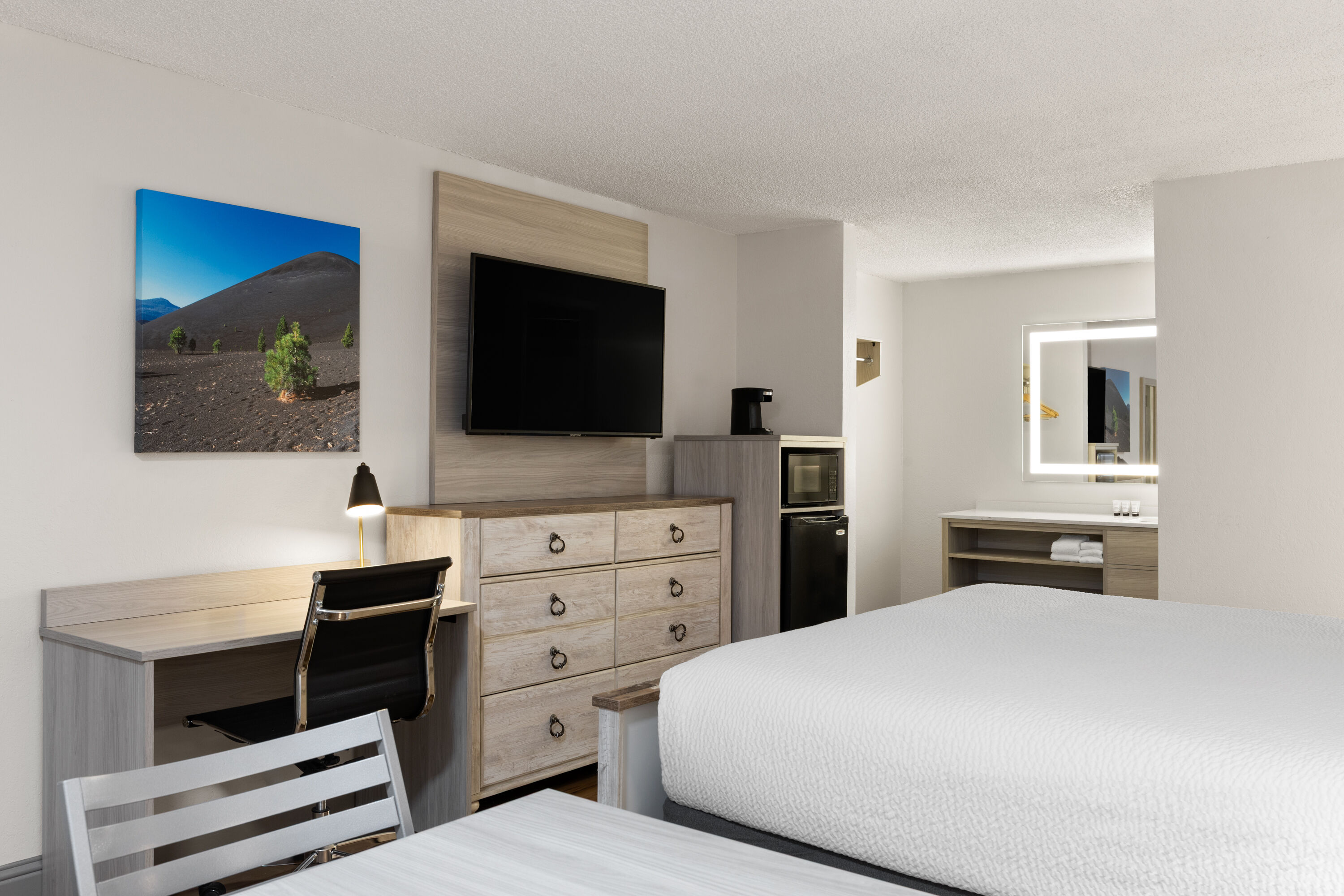 Guest room at the Baymont by Wyndham Susanville in Susanville, California