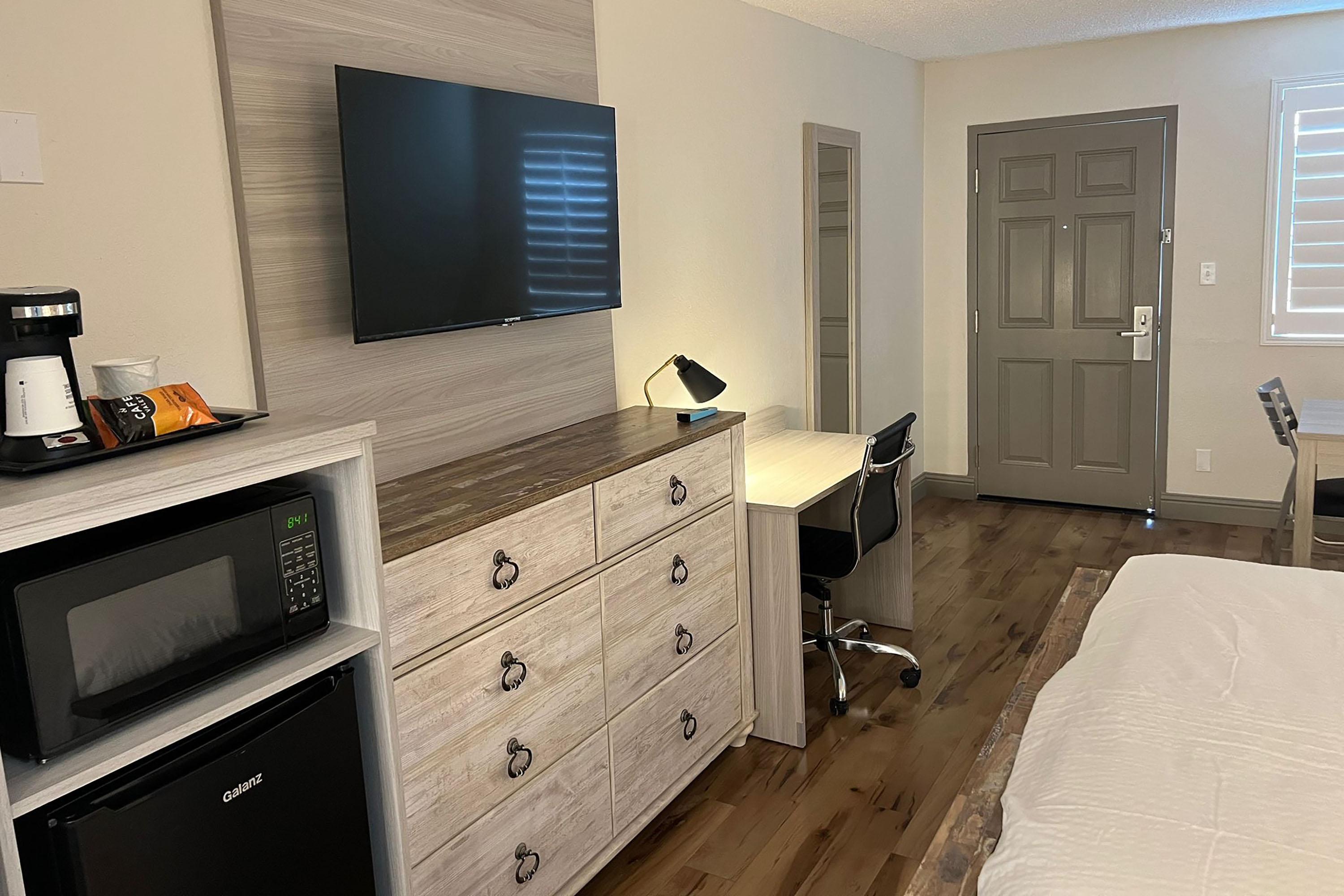 Guest room at the Baymont by Wyndham Susanville in Susanville, California