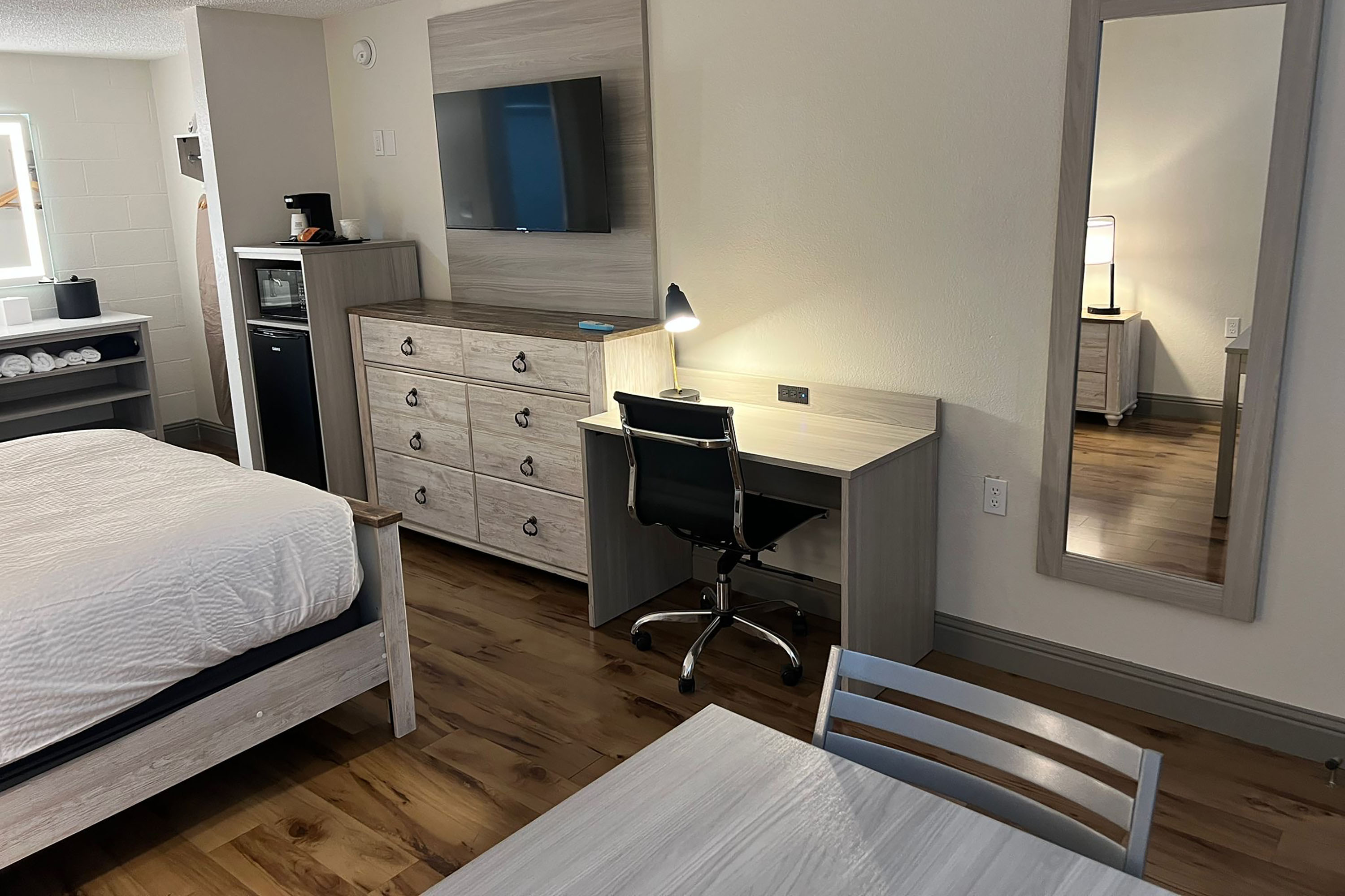 Guest room at the Baymont by Wyndham Susanville in Susanville, California