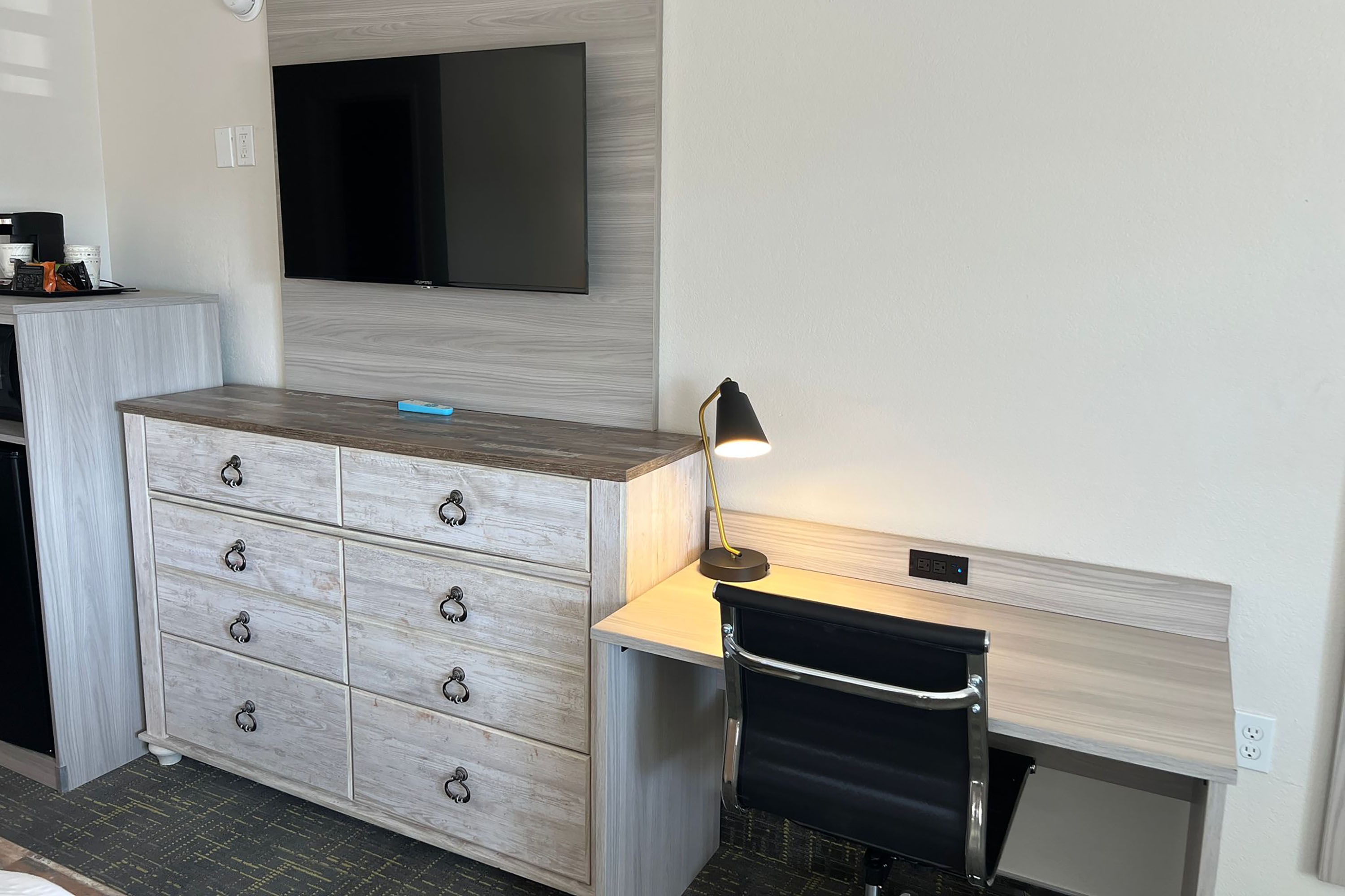 Guest room at the Baymont by Wyndham Susanville in Susanville, California