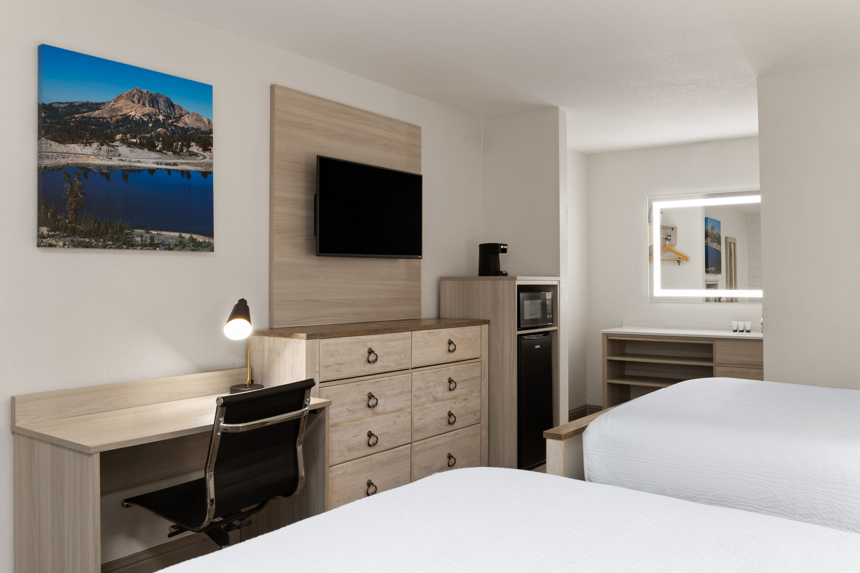 Guest room at the Baymont by Wyndham Susanville in Susanville, California