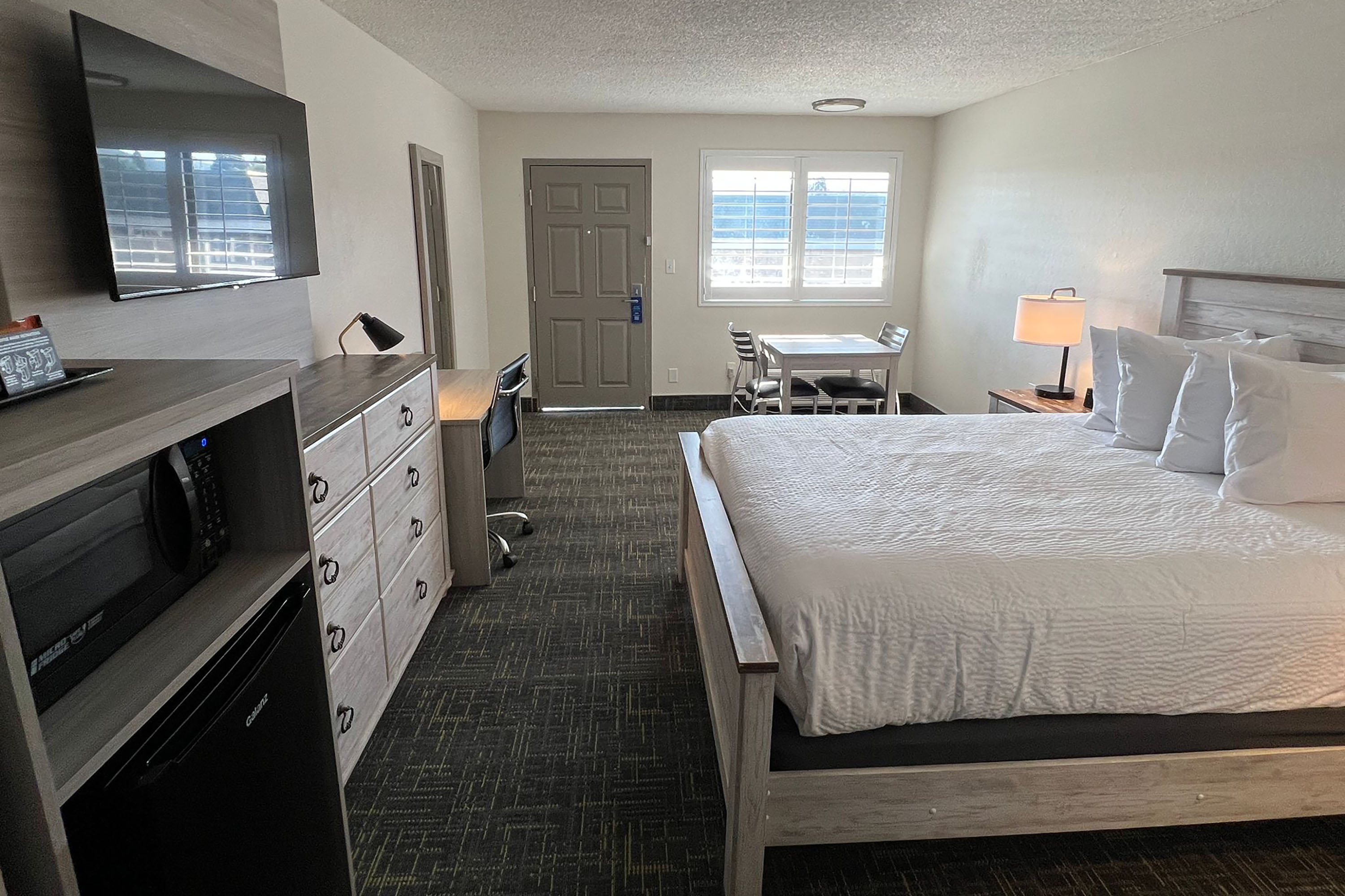 Guest room at the Baymont by Wyndham Susanville in Susanville, California