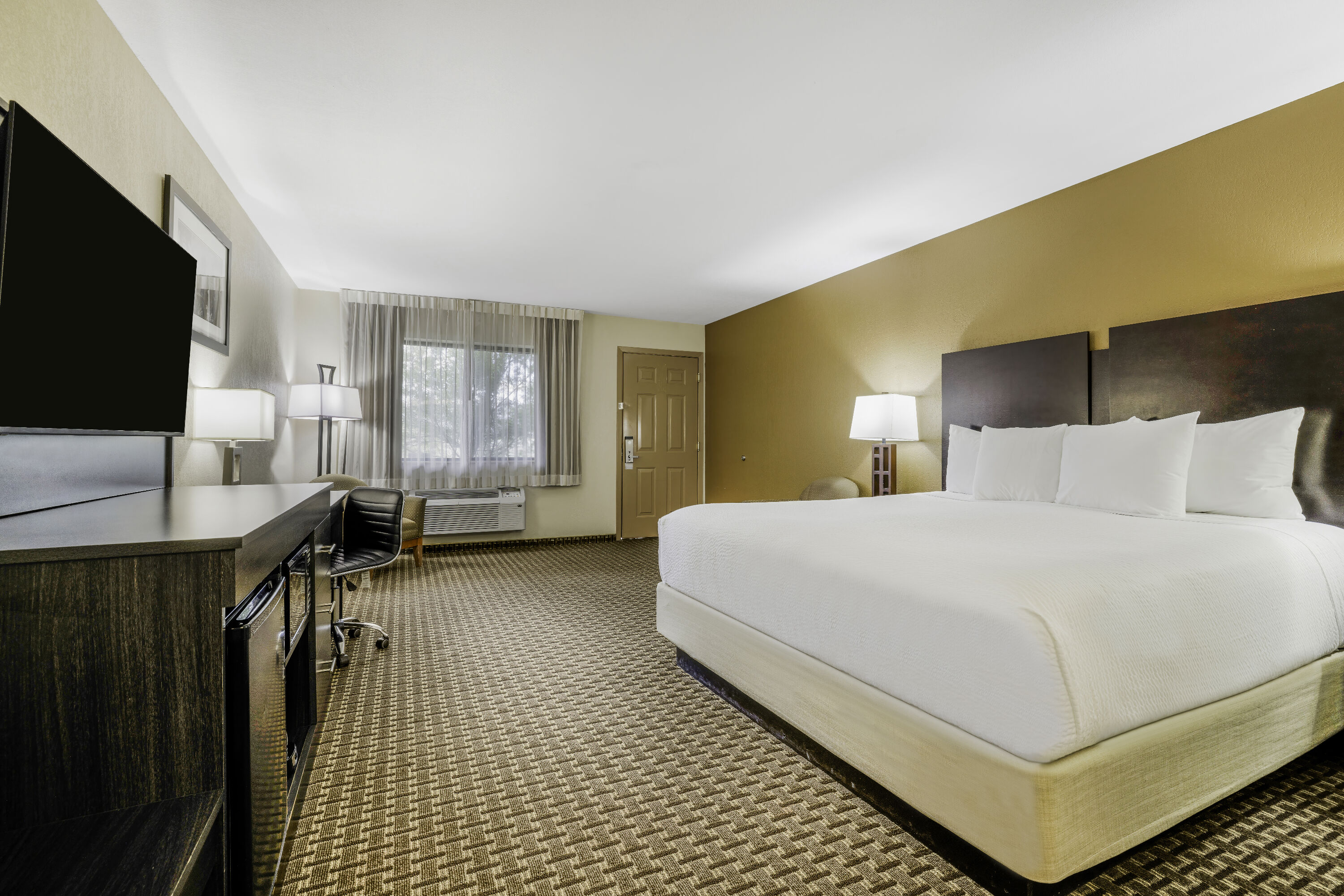 King bed guest room at the Baymont by Wyndham Cortez in Cortez, Colorado