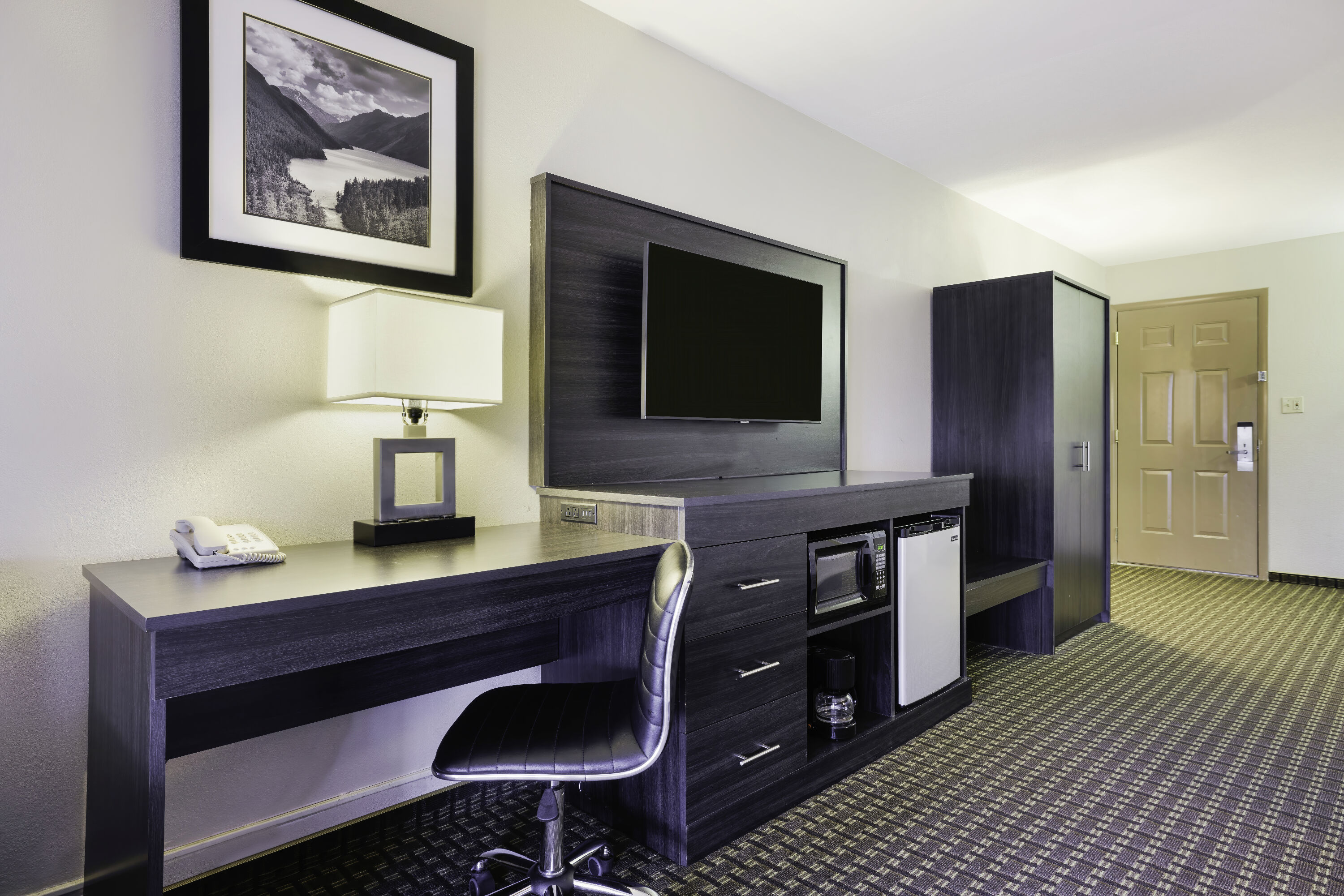 King bed guest room at the Baymont by Wyndham Cortez in Cortez, Colorado