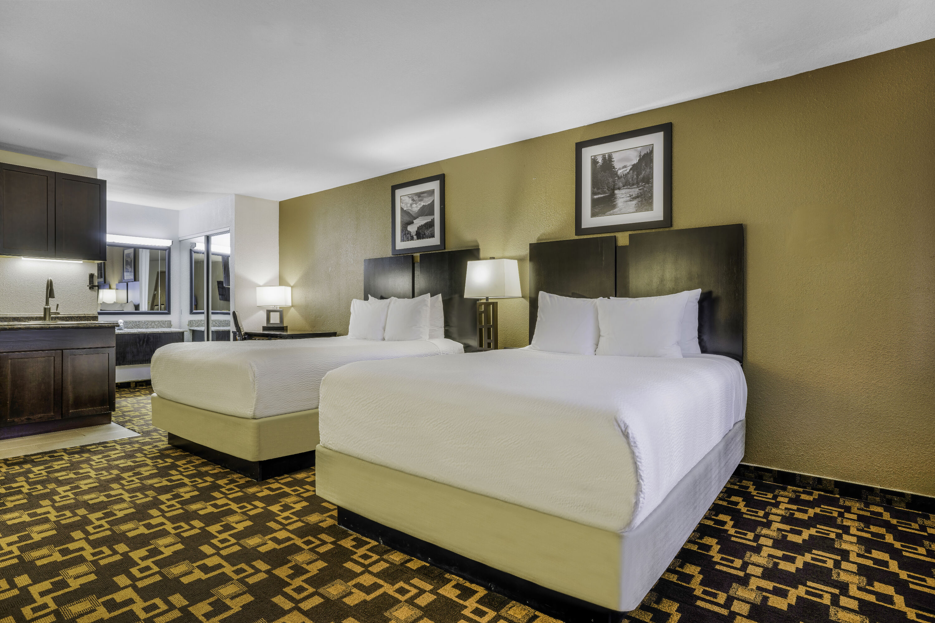 Queen bed guest room at the Baymont by Wyndham Cortez in Cortez, Colorado