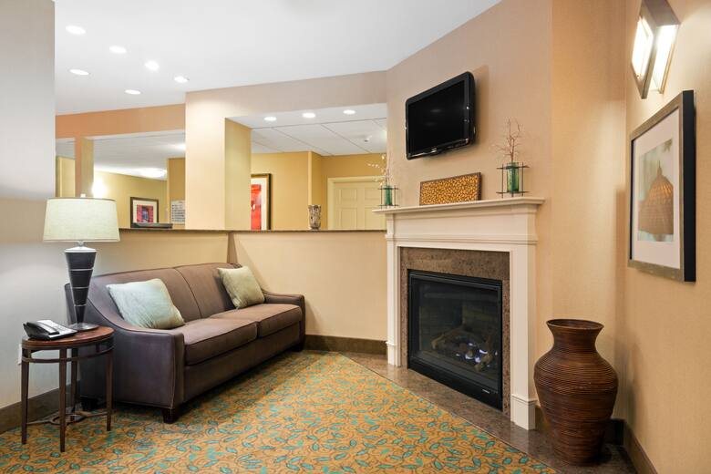 Baymont Inn & Suites Denver International Airport hotel lobby in Denver, Colorado