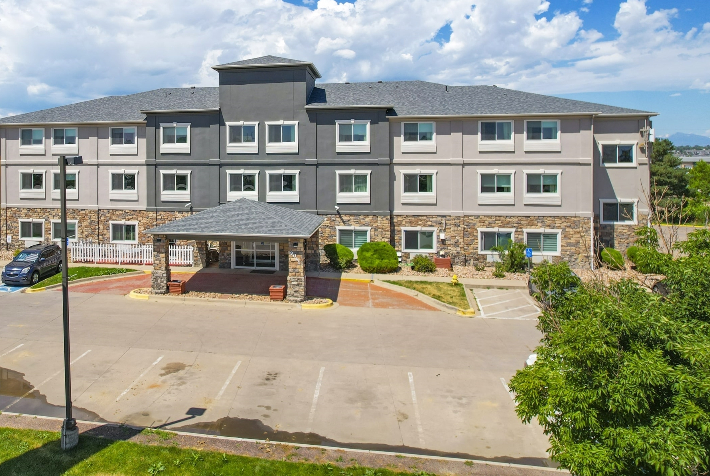 Exterior of Baymont by Wyndham Henderson-Northeast Denver hotel in Henderson, Colorado