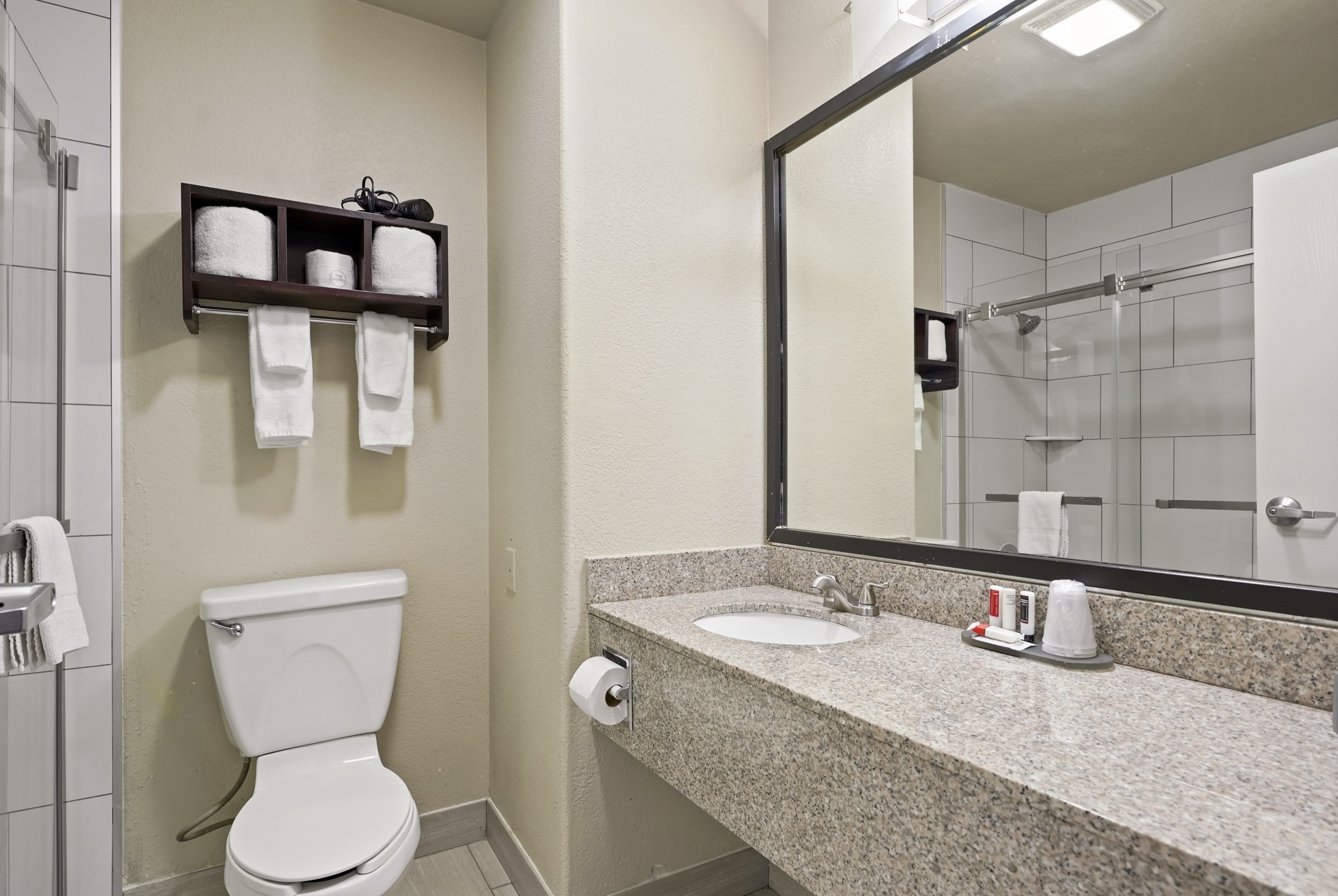 Guest room bath at the Baymont by Wyndham Henderson-Northeast Denver in Henderson, Colorado