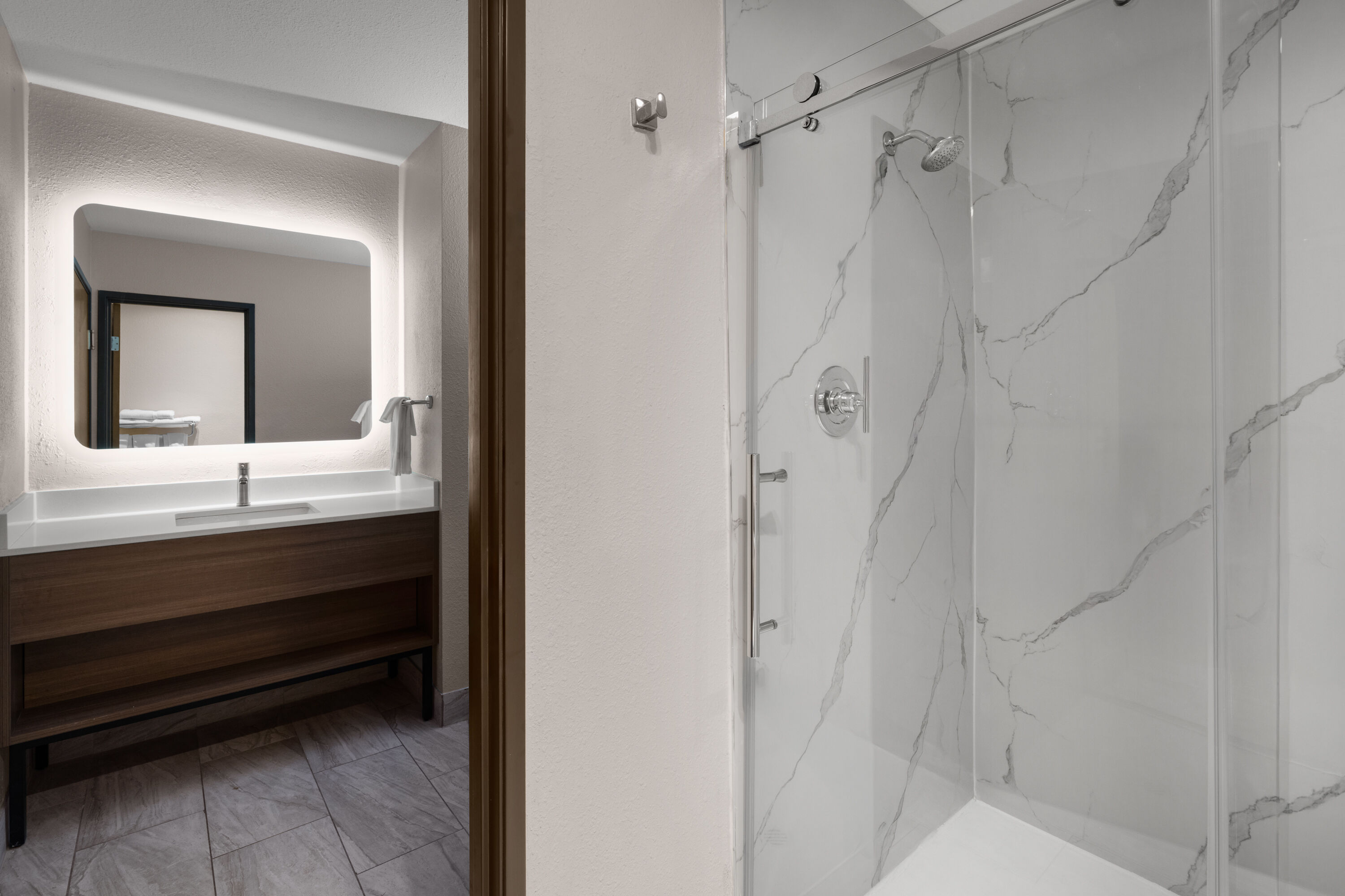 Guest room bath at the Baymont by Wyndham Salida in Salida, Colorado