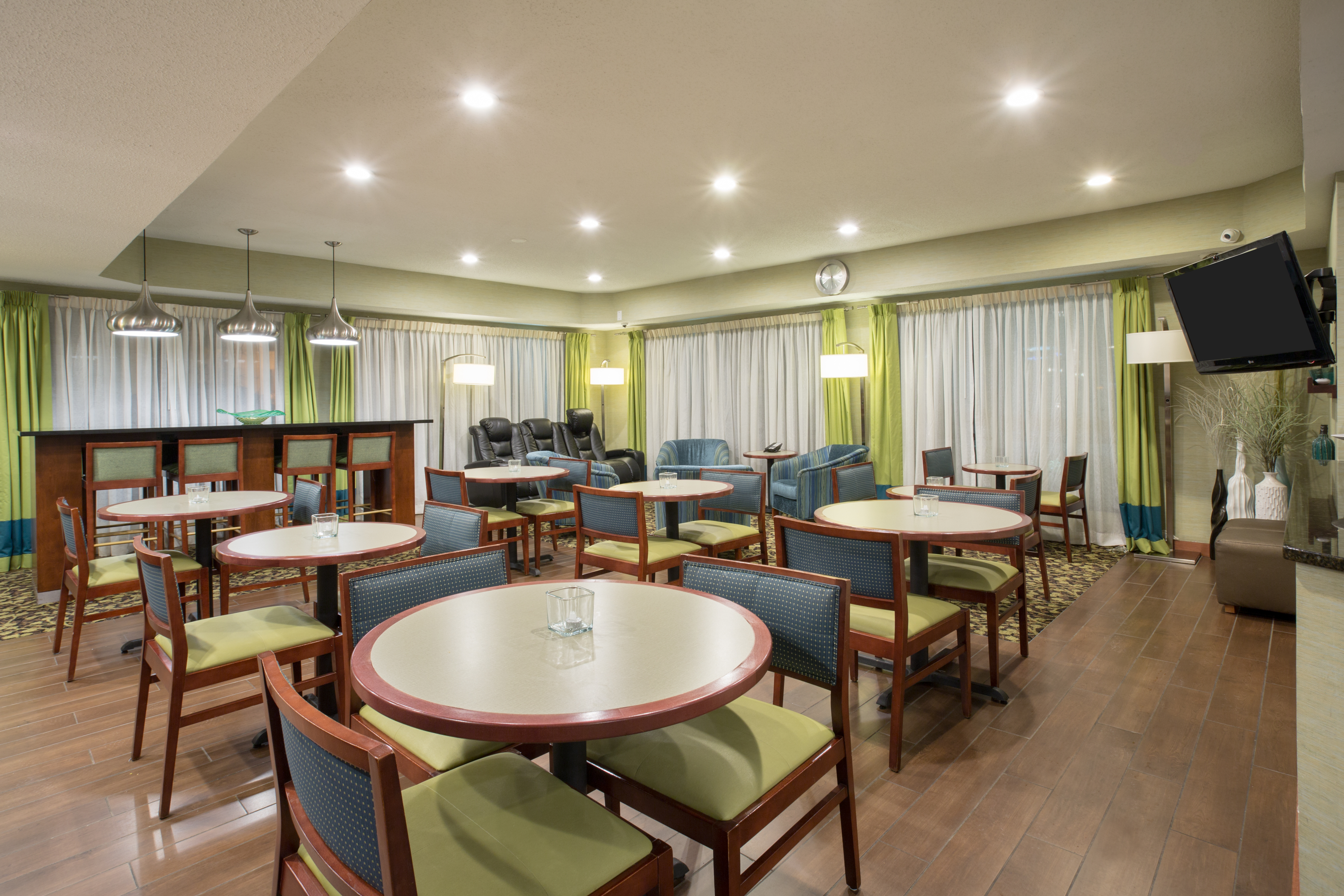 Baymont by Wyndham Thornton restaurant breakfast area with seating in Thornton, Colorado