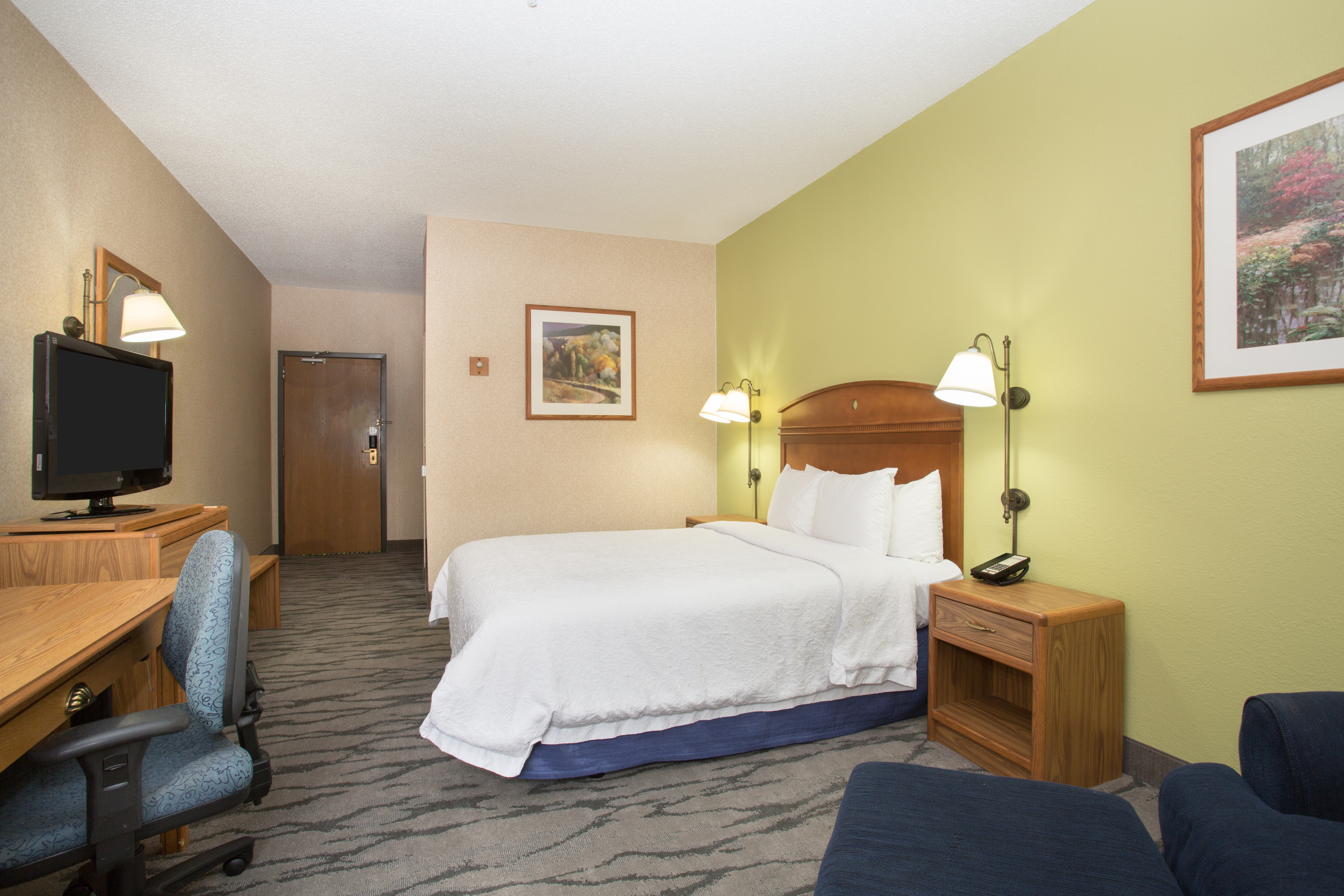 Double bed guest room at the Baymont by Wyndham Thornton in Thornton, Colorado