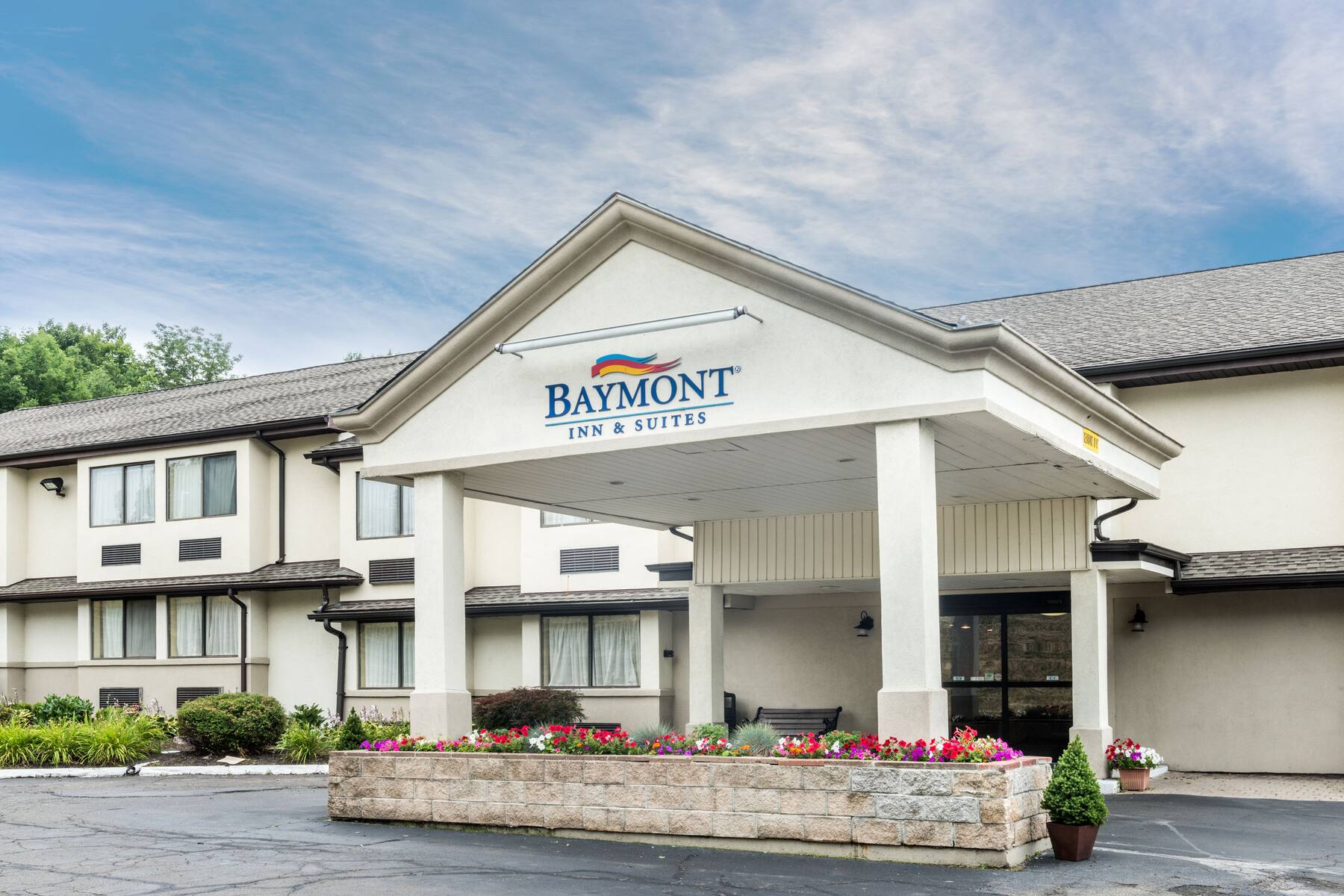 Exterior of Baymont Inn & Suites Branford/New Haven hotel in Branford, Connecticut Exterior of Baymont Inn & Suites Branford/New Haven hotel in Branford, Connecticut