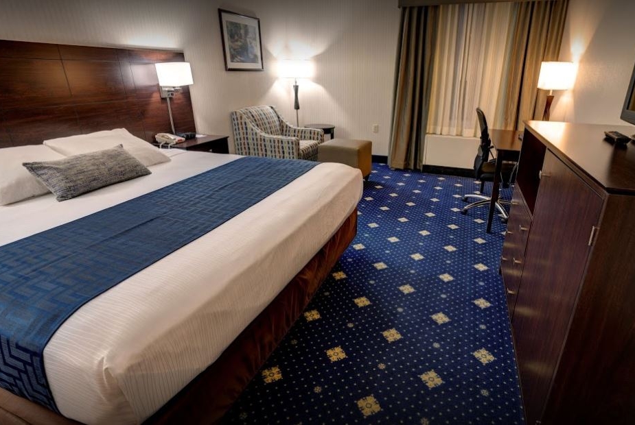 King bed guest room at the Baymont by Wyndham Groton/Mystic in Groton, Connecticut