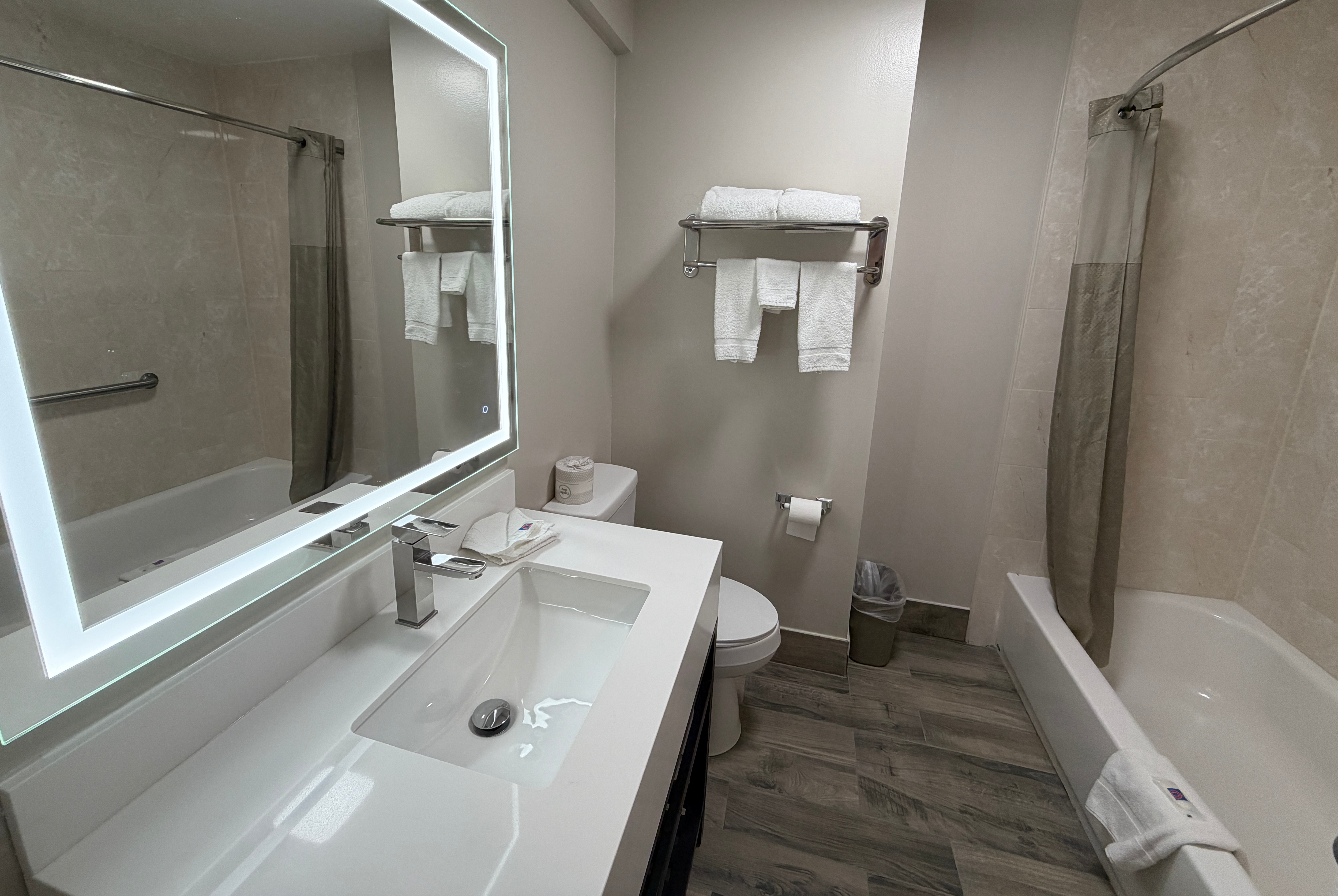 Guest room bath at the Baymont by Wyndham Newark/Wilmington/Mall Area in Newark, Delaware